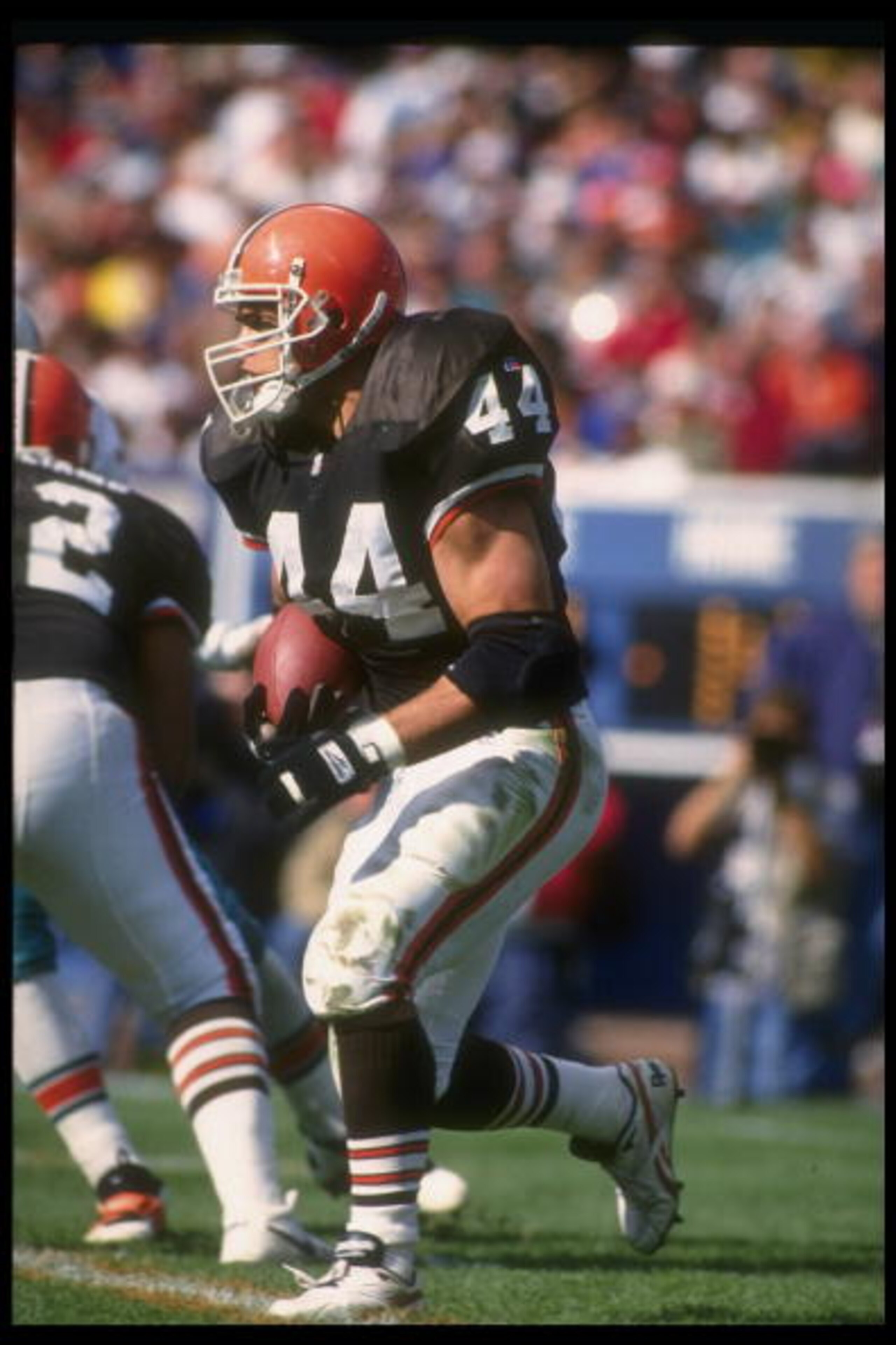 10 Oct 1993: Running back Tommy Vardell of the Cleveland Browns moves the ball during a game against the Miami Dolphins in Cleveland, Ohio. The Dolphins won the game, 24-14.