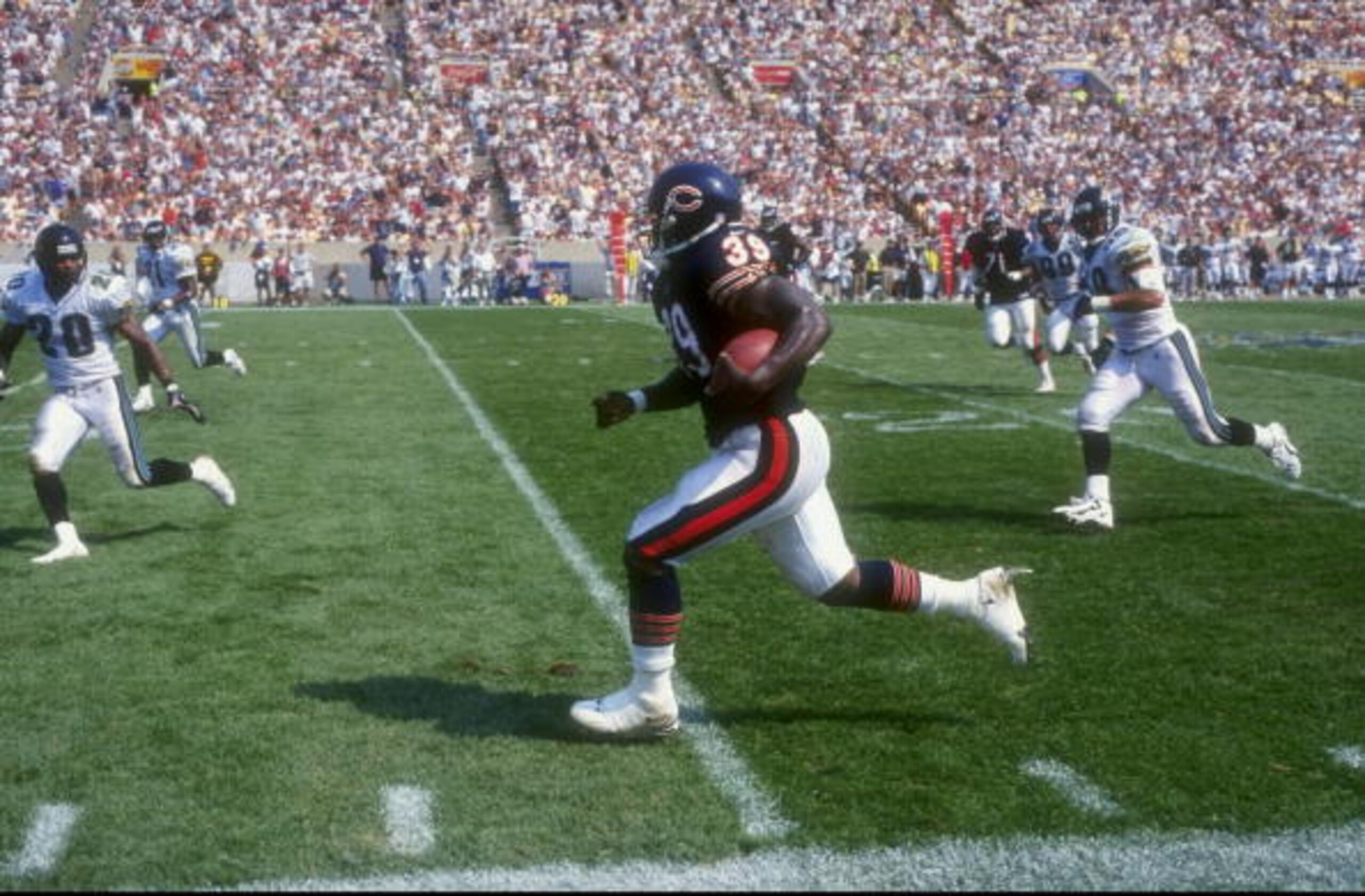 6 Sep 1998:  Running back Curtis Enis #39 of the Chicago Bears in action during the game against the Jacksonville Jaguars at Soldier Field in Chicago, Illinois. The Jaguars defeated the Bears 24-23. Mandatory Credit: Jonathan Daniel  /Allsport