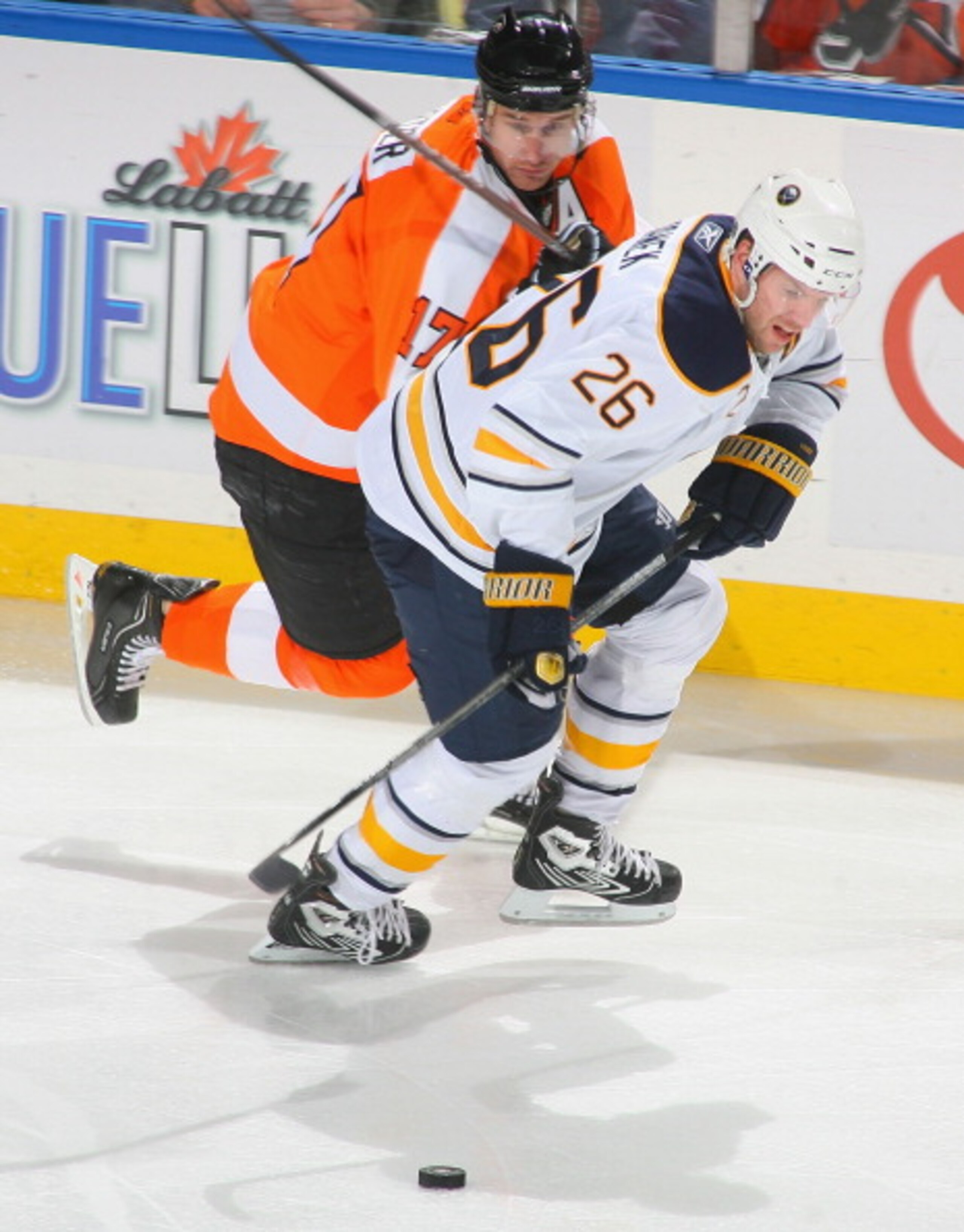 BUFFALO, NY - APRIL 08: Thomas Vanek #26 of the Buffalo Sabres skates against Jeff Carter #17 of the Philadelphia Flyers at HSBC Arena on April 8, 2011 in Buffalo, New York. (Photo by Rick Stewart/Getty Images) BUFFALO, NY - APRIL 08: Thomas Vanek #26 of the Buffalo Sabres skates against Jeff Carter #17 of the Philadelphia Flyers at HSBC Arena on April 8, 2011 in Buffalo, New York. (Photo by Rick Stewart/Getty Images)