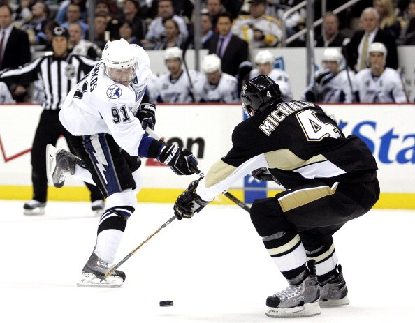 PITTSBURGH, PA - JANUARY 05:  Steven Stamkos #91 of the Tampa Bay Lightning takes a shot against the Pittsburgh Penguins on January 5, 2011 at Consol Energy Center in Pittsburgh, Pennsylvania.  (Photo by Justin K. Aller/Getty Images)