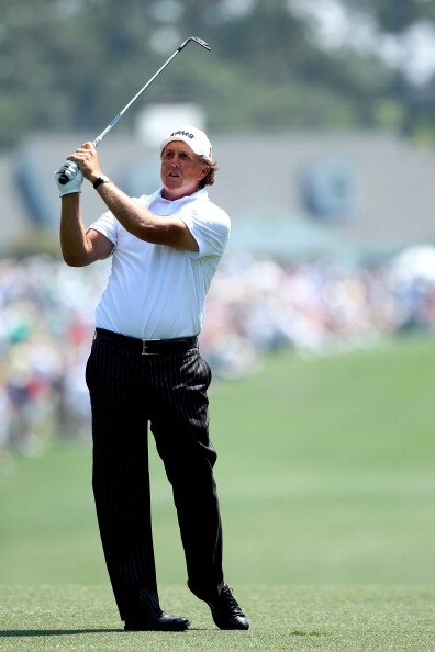 AUGUSTA, GA - APRIL 10:  Phil Mickelson watches his approach shot on the first hole during the final round of the 2011 Masters Tournament at Augusta National Golf Club on April 10, 2011 in Augusta, Georgia.  (Photo by Andrew Redington/Getty Images)
