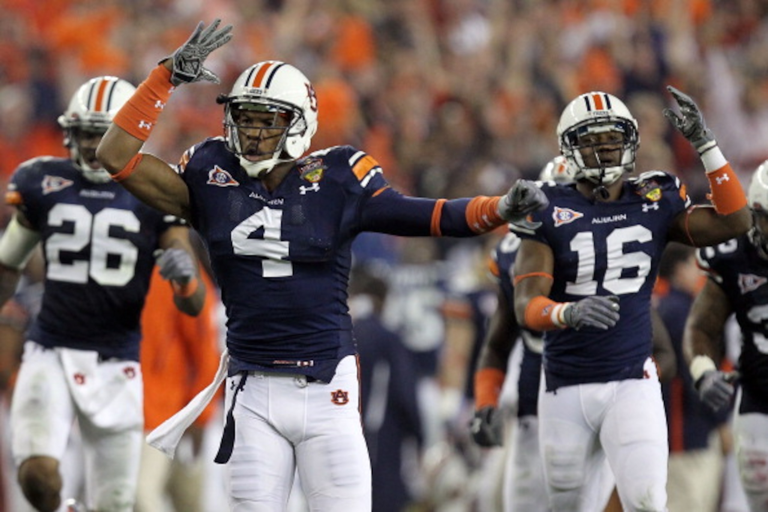GLENDALE, AZ - JANUARY 10:  Zac Etheridge #4 of the Auburn Tigers pumps up the crowd against the Oregon Ducks during the Tostitos BCS National Championship Game at University of Phoenix Stadium on January 10, 2011 in Glendale, Arizona.  (Photo by Ronald M