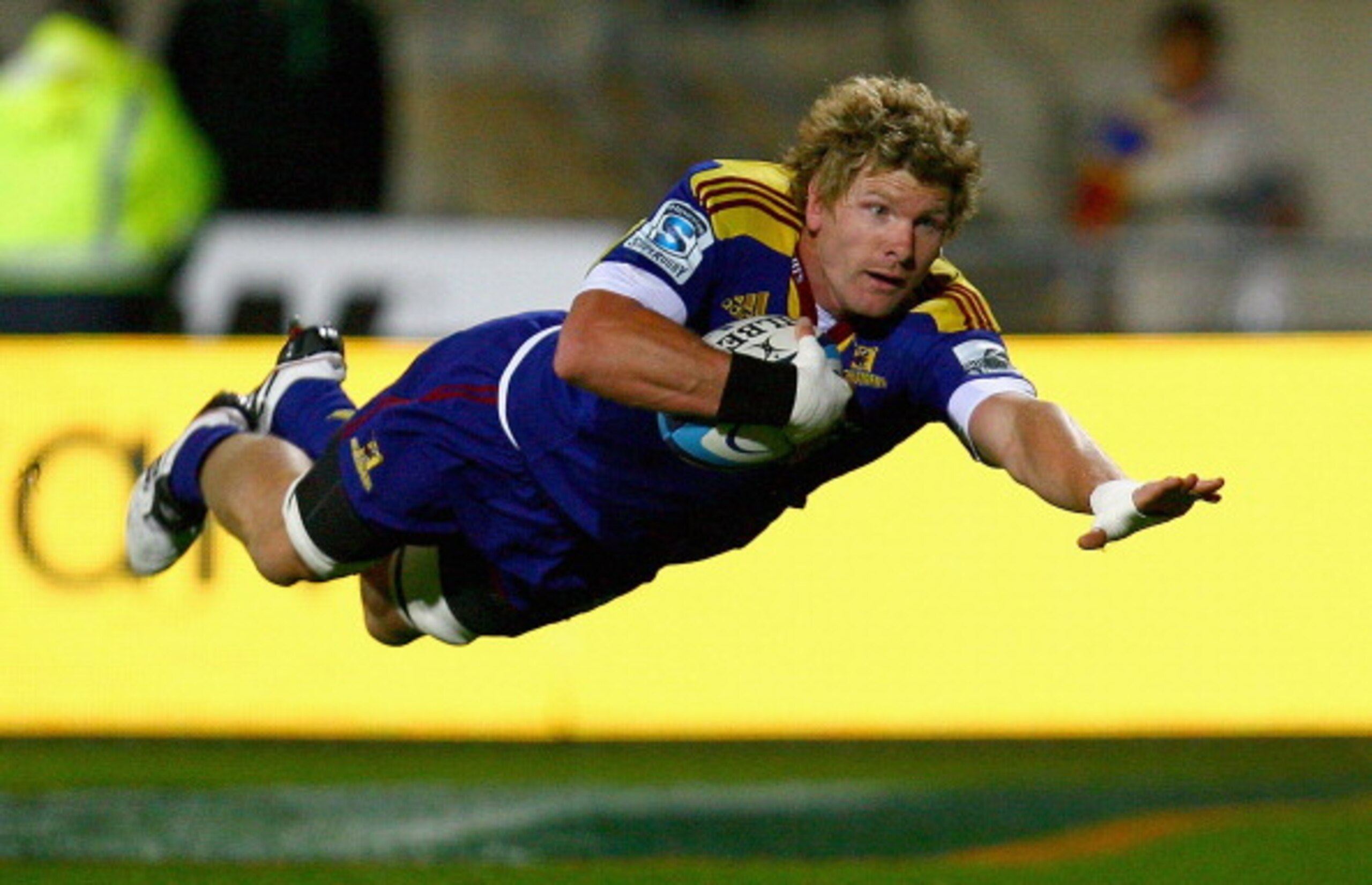 DUNEDIN, NEW ZEALAND - APRIL 08:  Adam Thomson of the Highlanders dives over for a try during the round eight Super Rugby match between the Highlanders and the Cheetahs at Carisbrook on April 8, 2011 in Dunedin, New Zealand.  (Photo by Teaukura Moetaua/Ge