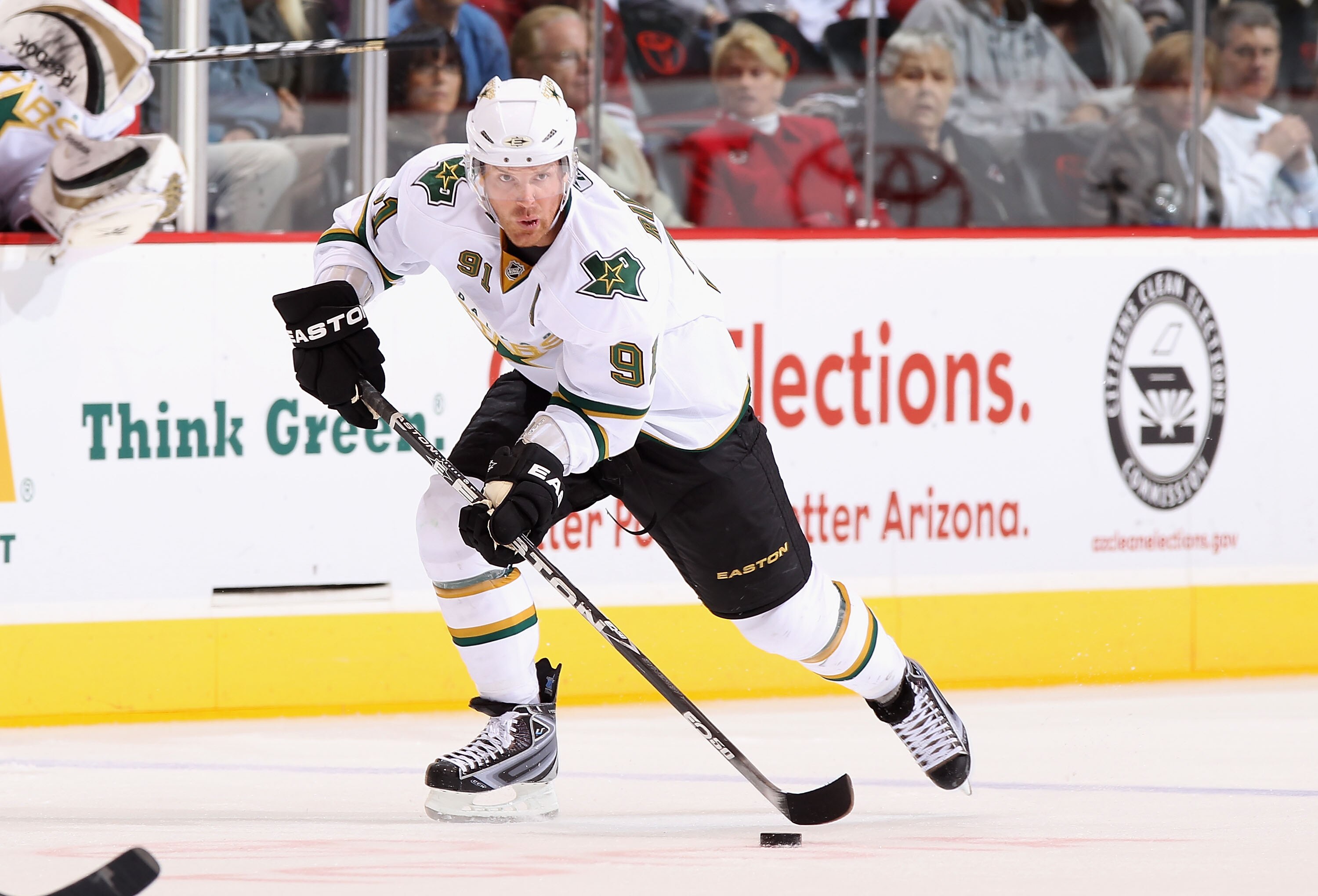 GLENDALE, AZ - MARCH 29:  Brad Richards #91 of the Dallas Stars skates with the puck during the NHL game against the Phoenix Coyotes at Jobing.com Arena on March 29, 2011 in Glendale, Arizona. The Coyotes defeated the Stars 2-1 in an overtime shoot out.