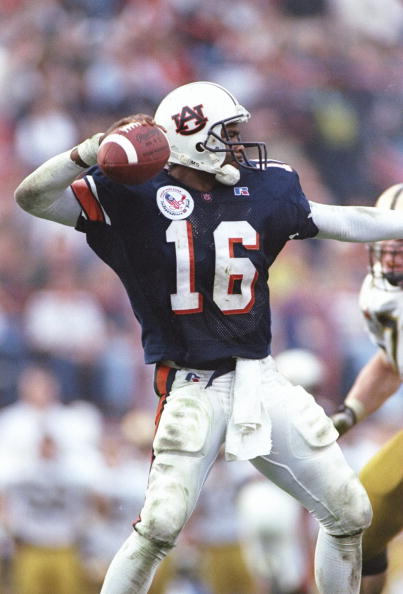 31 Dec 1996:  Quarterback Dameyune Craig of the Auburn Tigers passes the ball during the Independence Bowl against the Army Black Knights in Shreveport, Louisiana. Auburn won the game 32-29. Mandatory Credit: Brian Bahr/Allsport