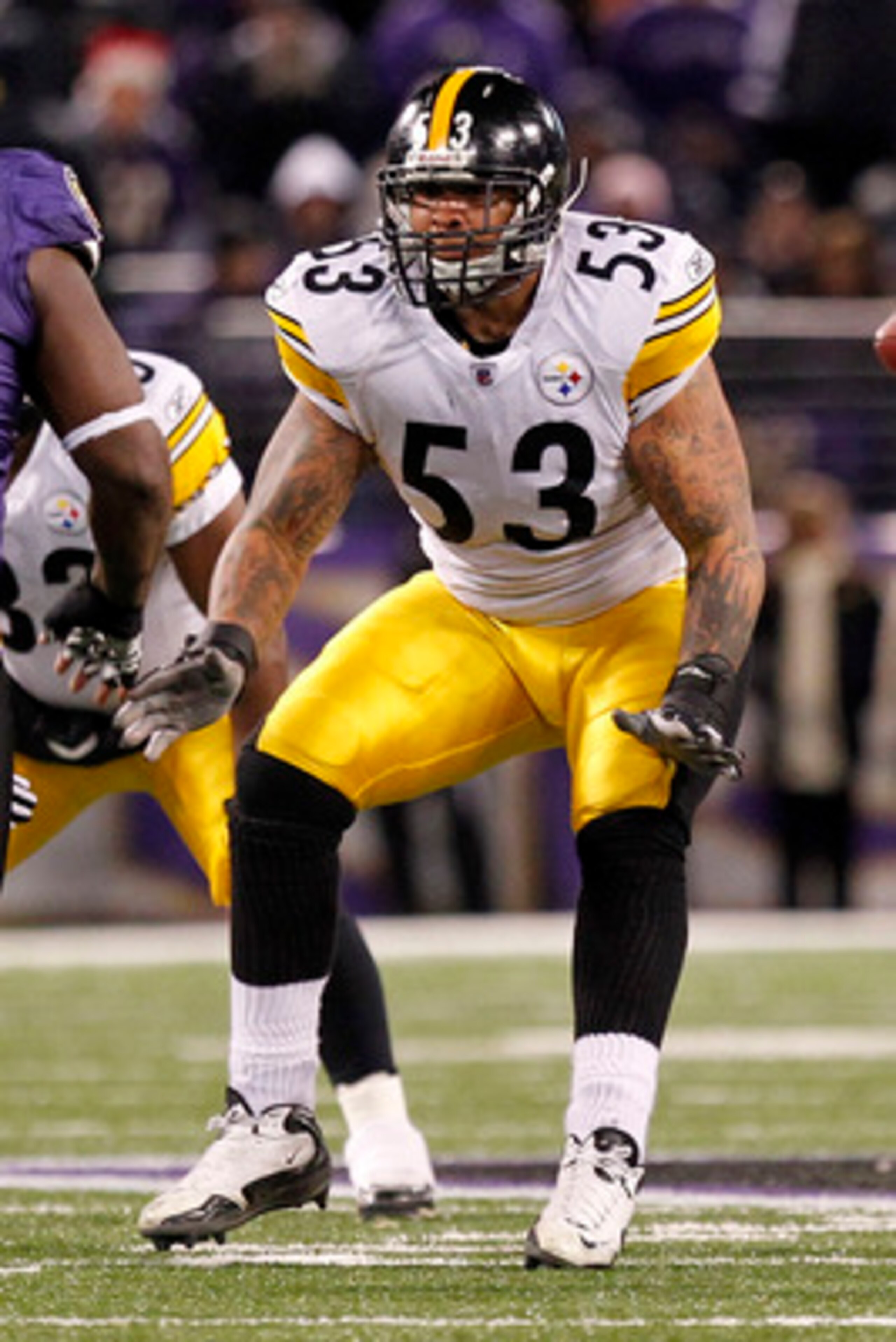 BALTIMORE, MD - DECEMBER 05:  Maurkice Pouncey #53 Pittsburgh Steelers blocks against the Baltimore Ravens at M&T Bank Stadium on December 5, 2010 in Baltimore, Maryland.  (Photo by Geoff Burke/Getty Images)