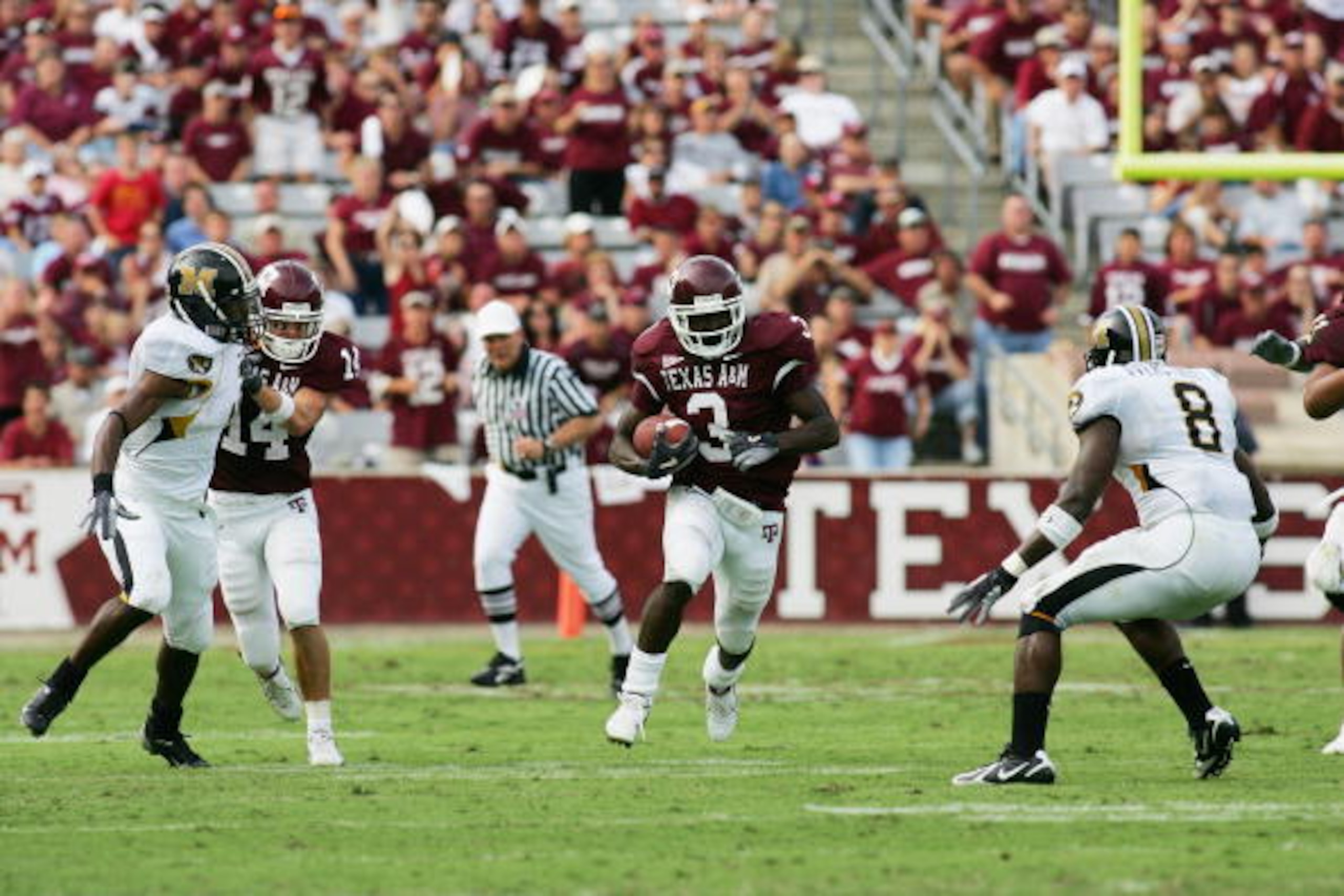 COLLEGE STATION, TX - OCTOBER 14: Running back Mike Goodson #3 of the Texas A&M Aggies runs with the ball against the Missouri Tigers at Kyle Field on October 14, 2006 in College Station, Texas. Texas A&M won 25-19. (Photo by Ronald Martinez/Getty Images COLLEGE STATION, TX - OCTOBER 14: Running back Mike Goodson #3 of the Texas A&M Aggies runs with the ball against the Missouri Tigers at Kyle Field on October 14, 2006 in College Station, Texas. Texas A&M won 25-19. (Photo by Ronald Martinez/Getty Images