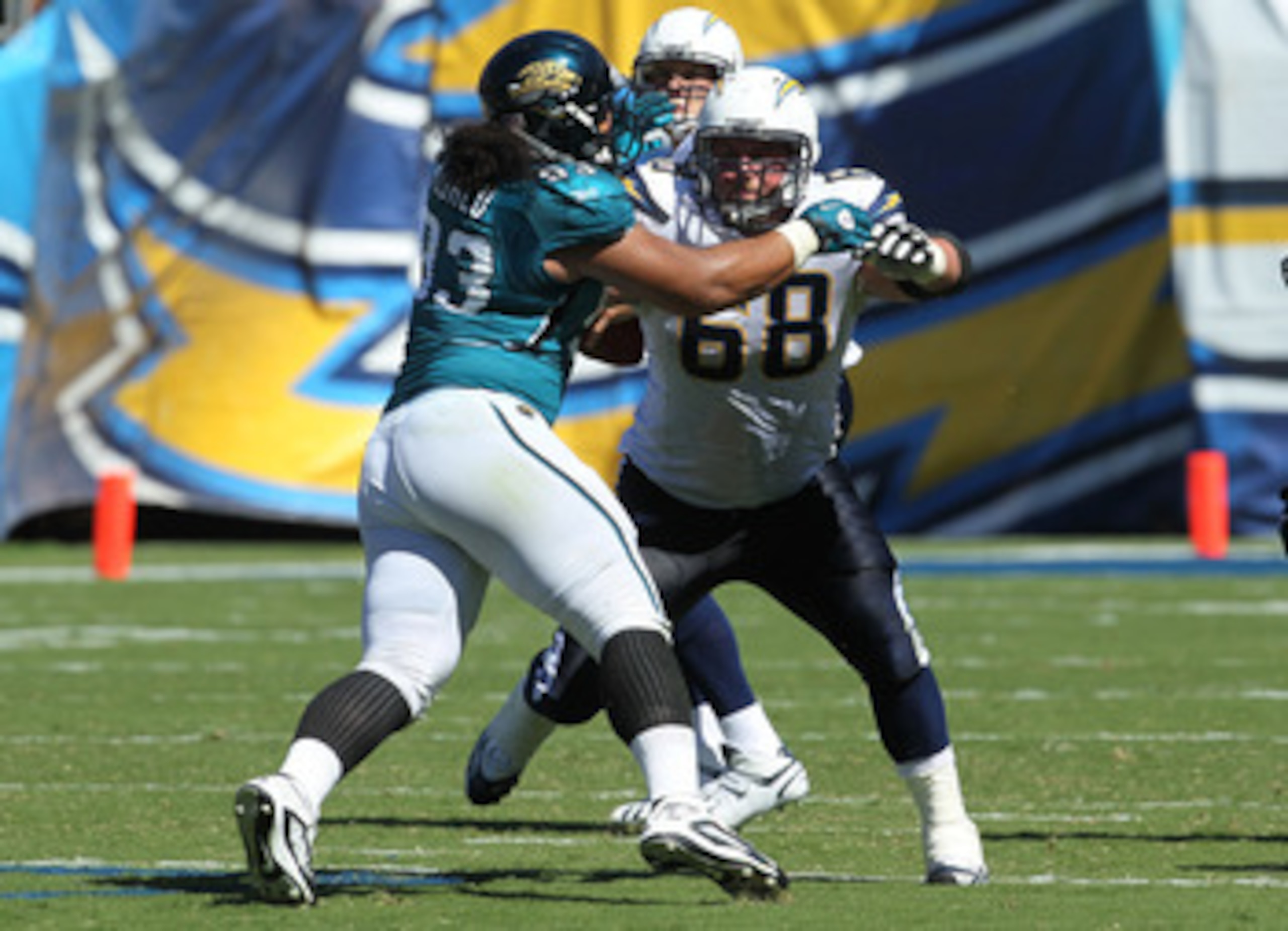 SAN DIEGO - SEPTEMBER 19:  Guard Kris Dielman #68 of the San Diego Chargers blocks against defensive tackle Tyson Alualu #93 of the Jacksonville Jaguars at Qualcomm Stadium on September 19, 2010 in San Diego, California.   The Chargers won 38-13.  (Photo