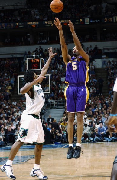 MINNEAPOLIS - APRIL 29:  Robert Horry #5 of the Los Angeles Lakers shoots over Troy Hudson #16 of the Minnesota Timberwolves in Game five of the Western Conference Quarterfinals during the 2003 NBA Playoffs at Target Center on April 29, 2003 in Minneapoli