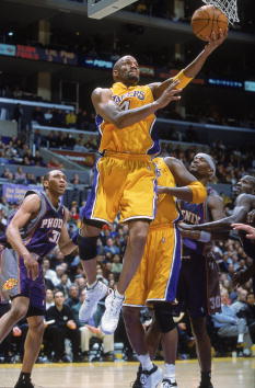 7 Feb 2001:  Ron Harper #4 of the Los Angeles Lakers makes a layup during the game against the Phoenix Sun at the STAPLES Center in Los Angeles, California.  The Lakers defeated the Suns 85-83.   NOTE TO USER: It is expressly understood that the only righ