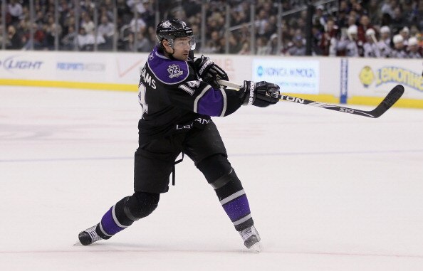 LOS ANGELES, CA - FEBRUARY 26:  Justin Williams #14 of the Los Angeles Kings shoots the puck against the Colorado Avalanche at Staples Center on February 26, 2011 in Los Angeles, California.  (Photo by Jeff Gross/Getty Images)