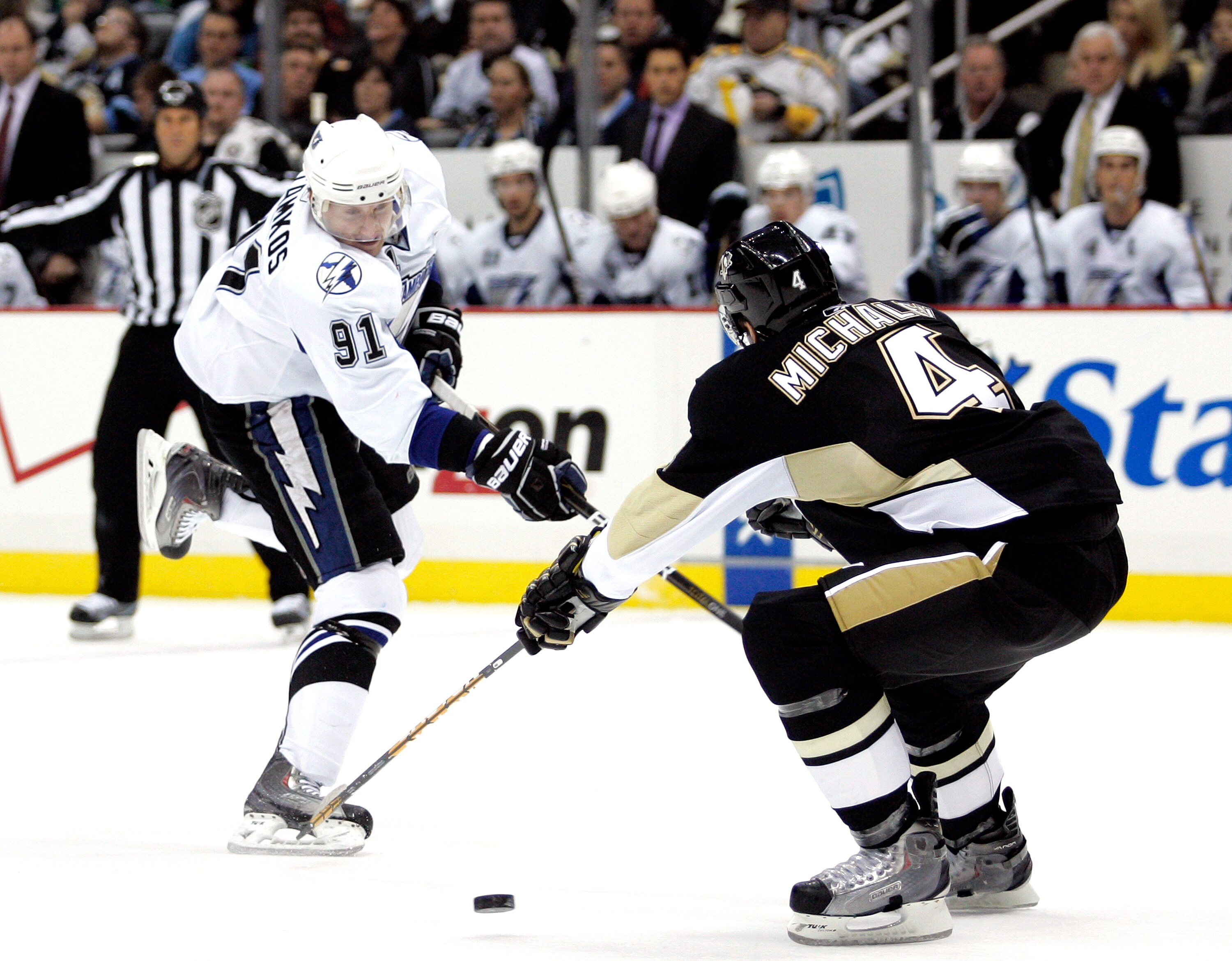 PITTSBURGH, PA - JANUARY 05:  Steven Stamkos #91 of the Tampa Bay Lightning takes a shot against the Pittsburgh Penguins on January 5, 2011 at Consol Energy Center in Pittsburgh, Pennsylvania.  (Photo by Justin K. Aller/Getty Images)