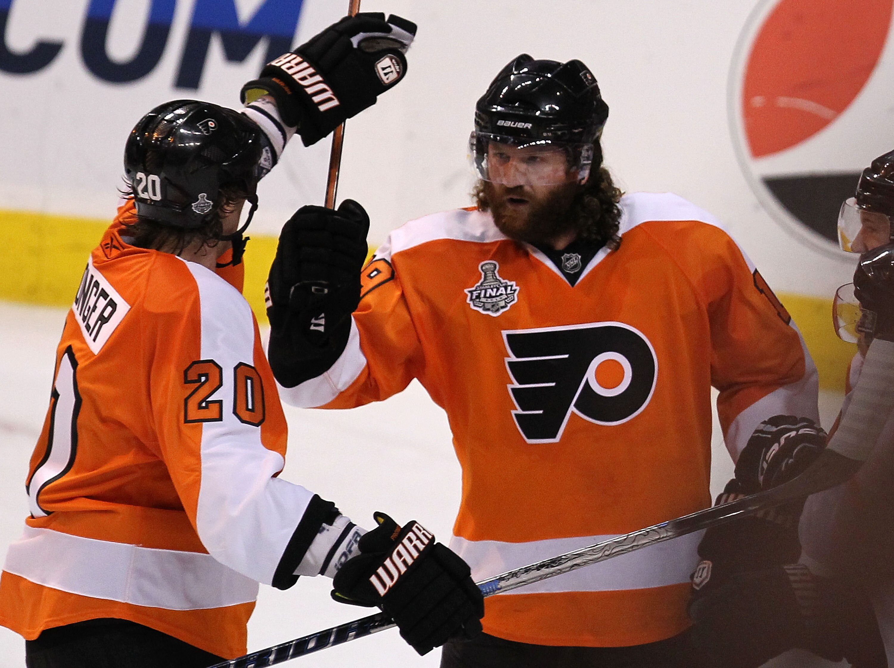 PHILADELPHIA - JUNE 09:  Scott Hartnell #19 of the Philadelphia Flyers celebrates with teammate Chris Pronger #20 after scoring a power play goal in the first period against Antti Niemi #31 of the Chicago Blackhawks in Game Six of the 2010 NHL Stanley Cup