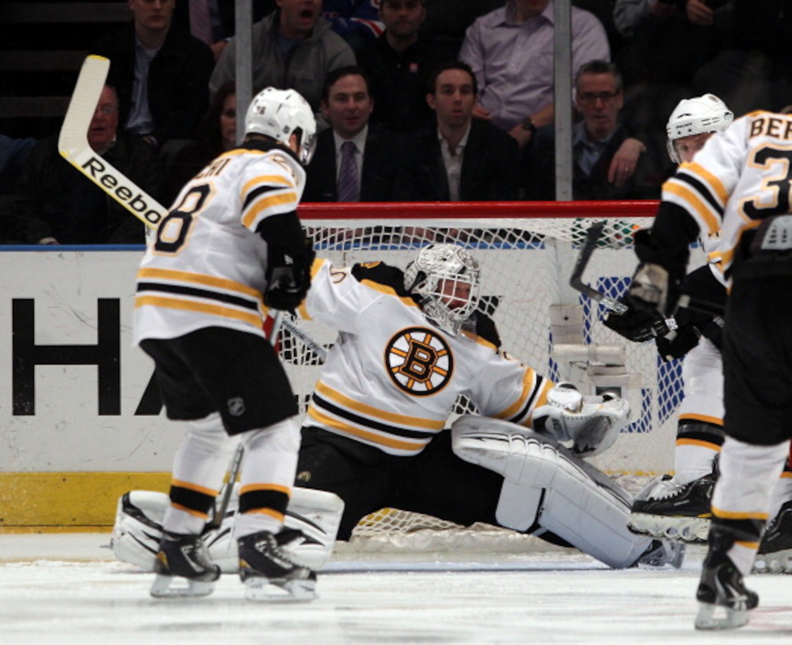 NEW YORK, NY - APRIL 04: Tim Thomas #30 of the Boston Bruins makes the split save against the New York Rangers during the first period at Madison Square Garden on April 4, 2011 in New York City.  (Photo by Bruce Bennett/Getty Images)