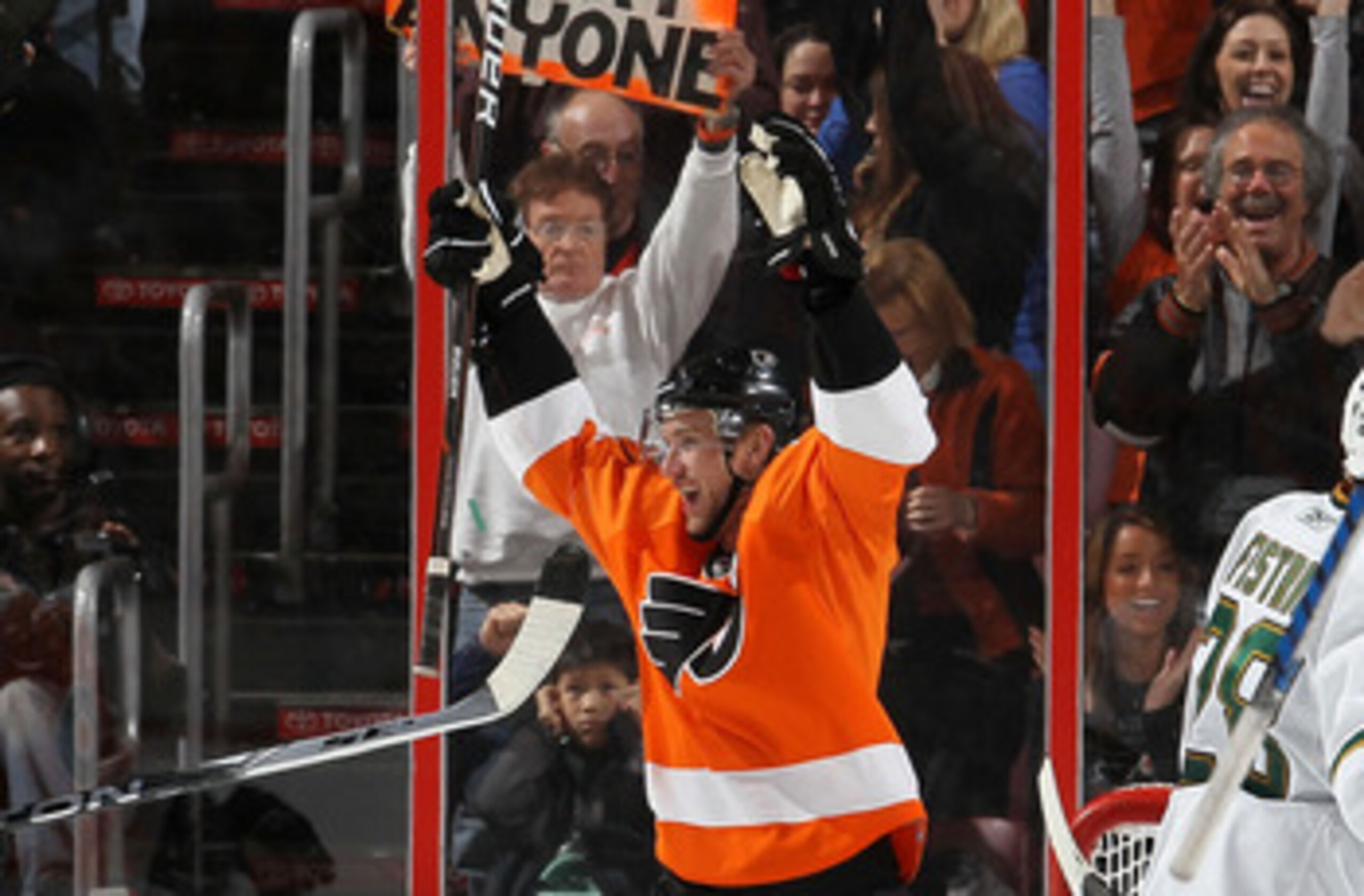 PHILADELPHIA, PA - FEBRUARY 05:  Jeff Carter #17 of the Philadelphia Flyers celebrates his goal against the Dallas Stars on February 5, 2011 at Wells Fargo Center in Philadelphia, Pennsylvania. The Flyers defeated the Stars 3-1.  (Photo by Jim McIsaac/Get