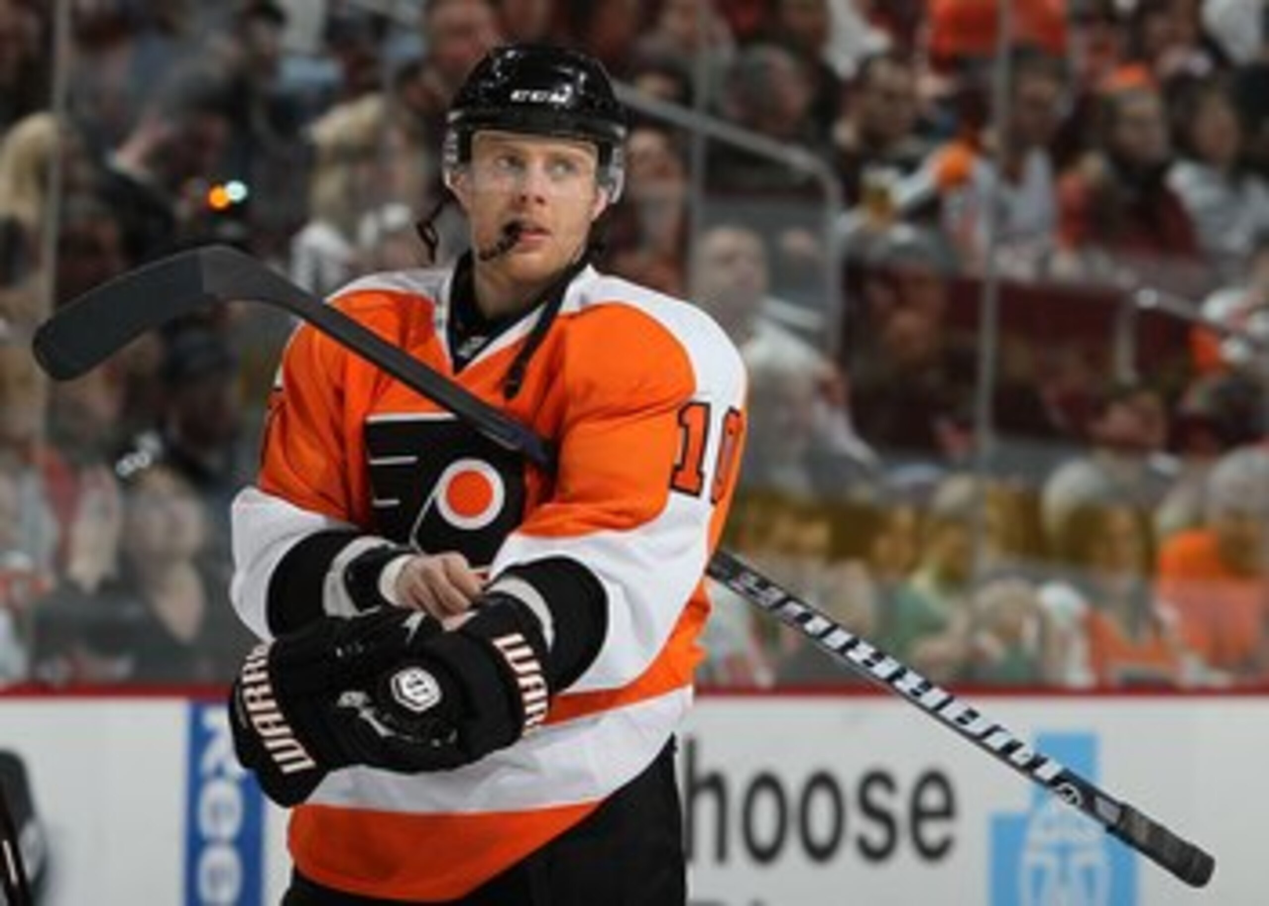 PHILADELPHIA, PA - MARCH 12:  Kris Versteeg #10 of the Philadelphia Flyers skates against the Atlanta Thrashers on March 12, 2011 at Wells Fargo Center in Philadelphia, Pennsylvania.  (Photo by Jim McIsaac/Getty Images)