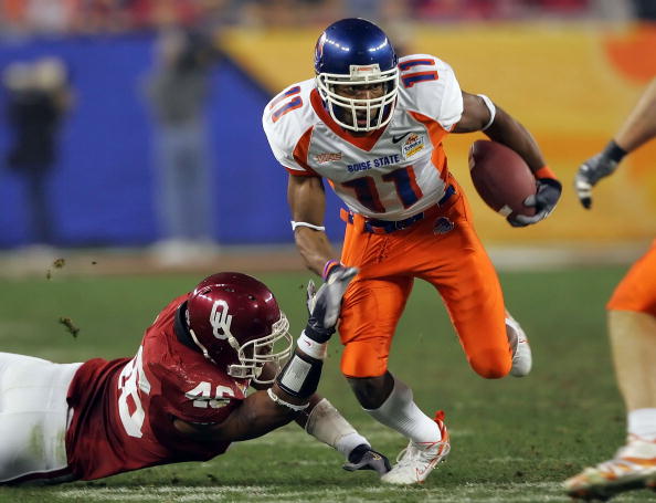 GLENDALE, AZ - JANUARY 01:  Wide receiver Drisan James #11 of the Boise State Broncos runs by linebacker Zach Latimer #46 of the Oklahoma Sooners in the second quarter at the Tostito's Fiesta Bowl at University of Phoenix Stadium on January 1, 2007 in Gle