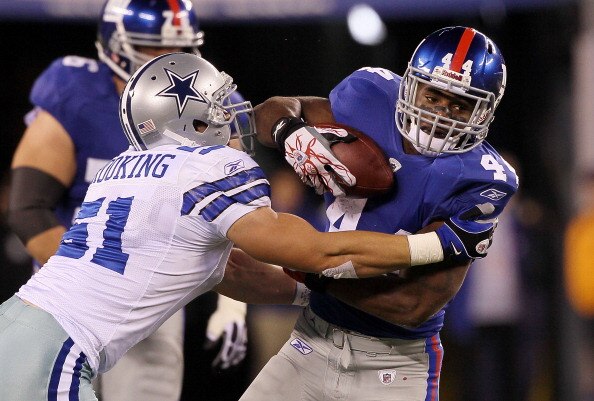 EAST RUTHERFORD, NJ - NOVEMBER 14:  Ahmad Bradshaw #44 of the New York Giants runs the ball against Keith Brooking #51 on November 14, 2010 at the New Meadowlands Stadium in East Rutherford, New Jersey.  (Photo by Jim McIsaac/Getty Images)
