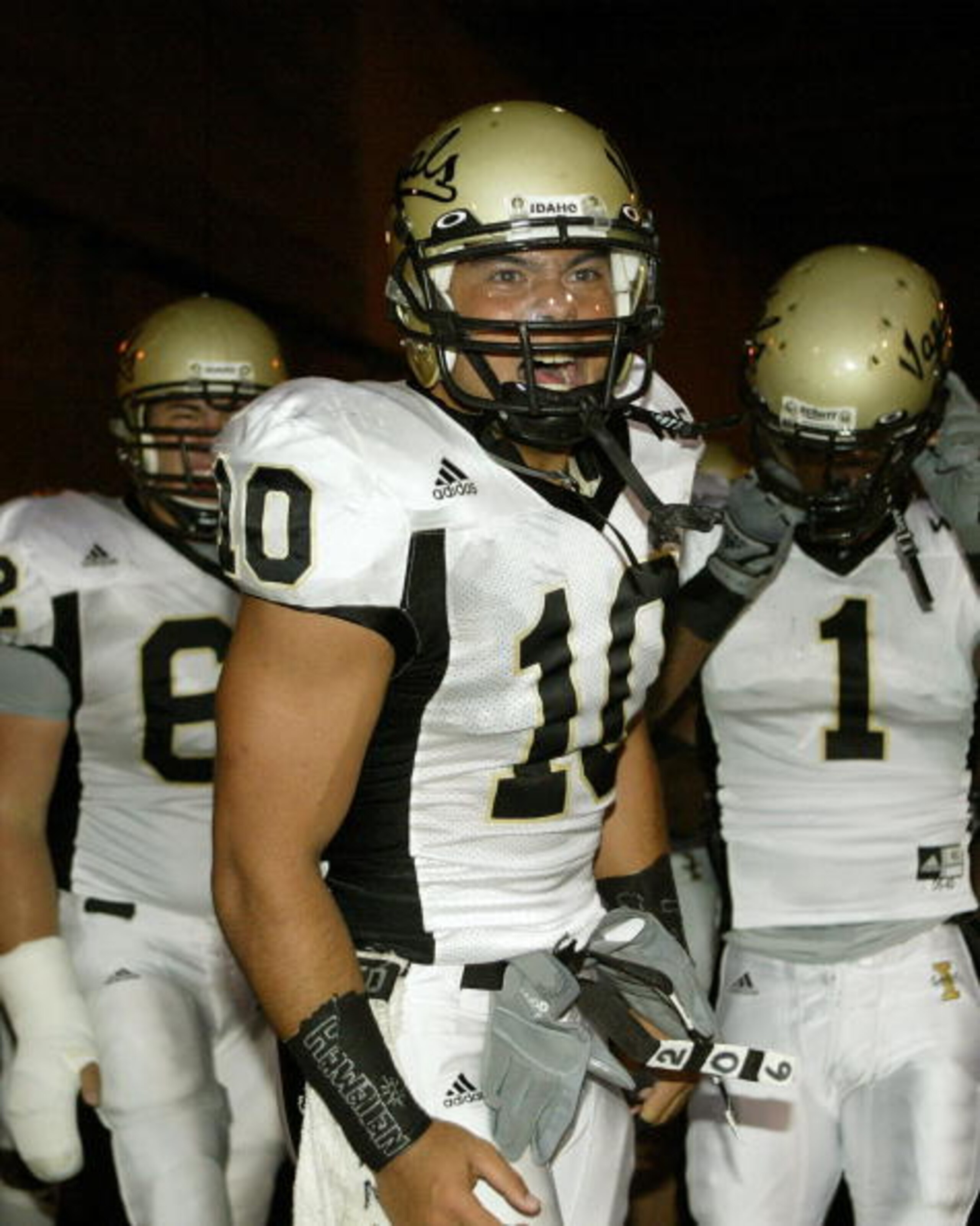 LOS ANGELES - SEPTEMBER 1: Idaho safety Shiloh Keo is fired up before taking the field against USC at the Los Angeles Memorial Coliseum on September 1, 2007 in Los Angeles, California. The Vandals were defeated by the top-ranked Trojans won 38-10. (Photo LOS ANGELES - SEPTEMBER 1: Idaho safety Shiloh Keo is fired up before taking the field against USC at the Los Angeles Memorial Coliseum on September 1, 2007 in Los Angeles, California. The Vandals were defeated by the top-ranked Trojans won 38-10. (Photo