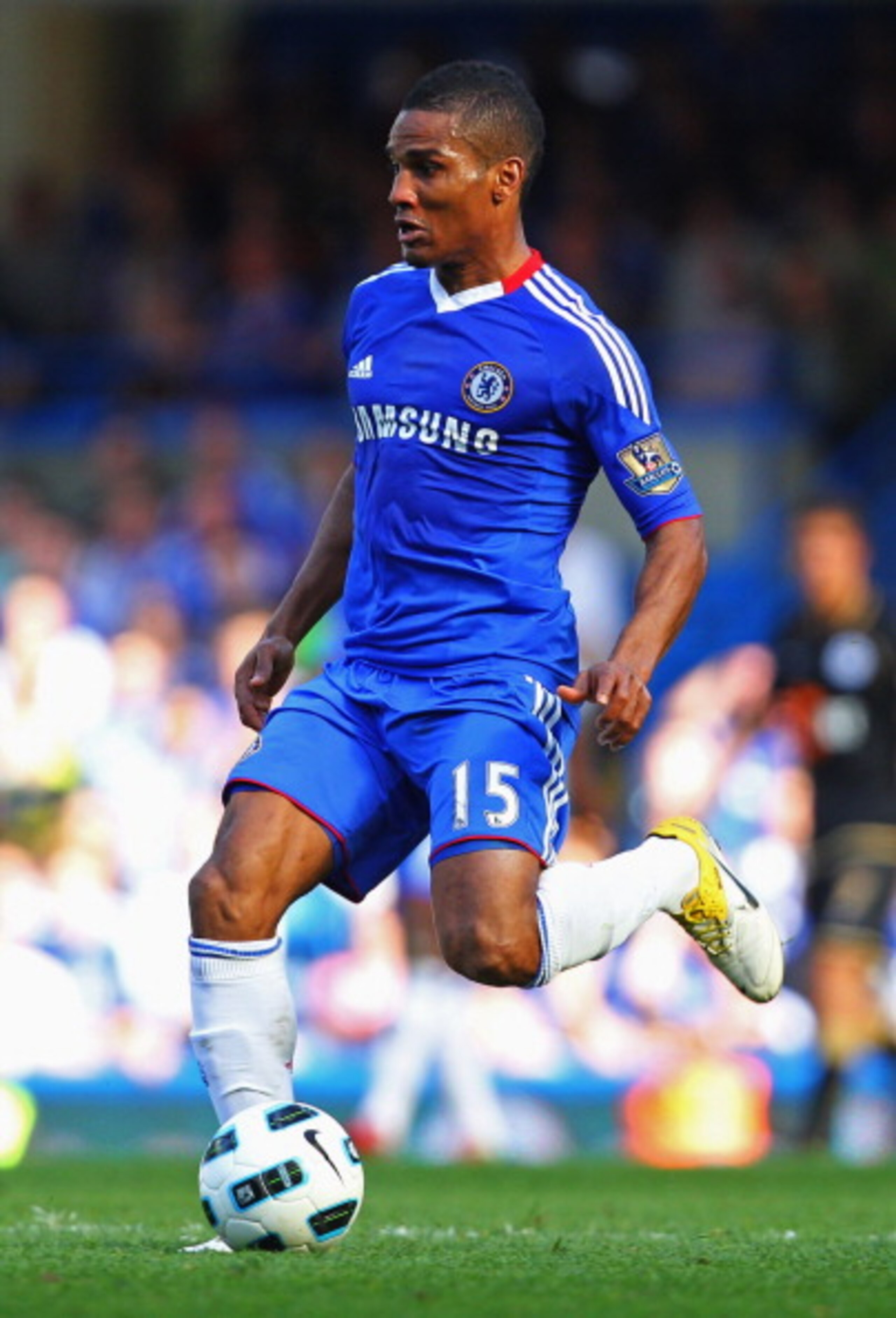 LONDON, ENGLAND - APRIL 09:  Florent Malouda of Chelsea in action during the Barclays Premier League match between Chelsea and Wigan Athletic at Stamford Bridge on April 9, 2011 in London, England.  (Photo by Clive Rose/Getty Images)