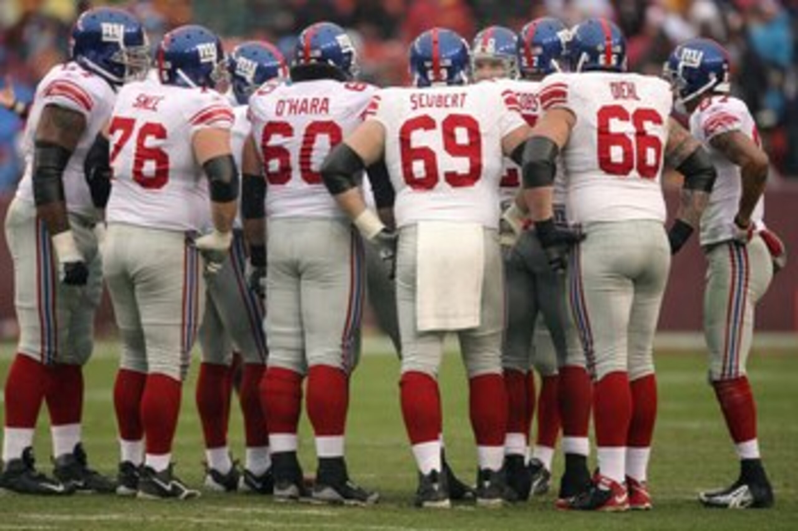 LANDOVER, MD - NOVEMBER 30:  Shaun O'Hara #60, Rich Seubert #69 and David Diehl #66 of the New York Giants huddle on the field against the Washington Redskins during their game at FedEx Field on November 30, 2008 in Landover, Maryland. (Photo by Streeter