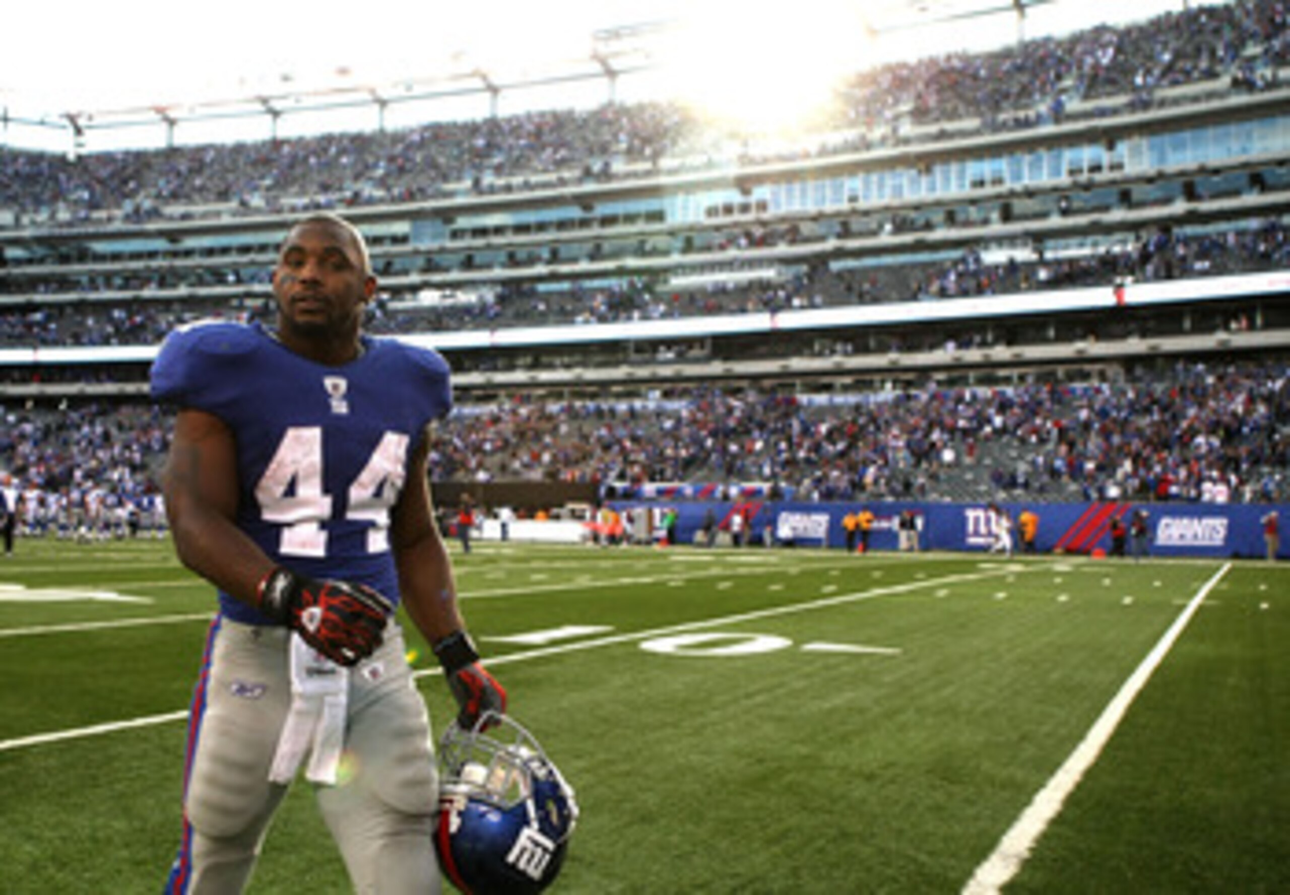 EAST RUTHERFORD, NJ - OCTOBER 17:  Ahmad Bradshaw #44 of the New York Giants leaves the ground after defeating the Detroit Lions at New Meadowlands Stadium on October 17, 2010 in East Rutherford, New Jersey.  (Photo by Nick Laham/Getty Images)