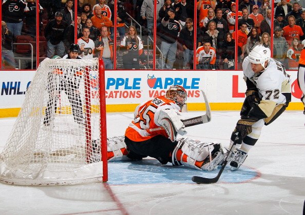 PHILADELPHIA - MARCH 24:  Alex Kovalev #72 of the Pittsburgh Penguins scoring in the shootout against Sergei Bobrovsky #35 of he Philadelphia Flyers on March 24, 2011 at the Wells Fargo Center in Philadelphia, Pennsylvania.  (Photo by Lou Capozzola/Getty