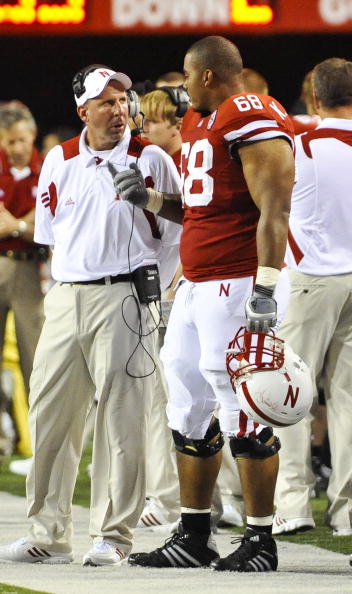 LINCOLN, NE - SEPTEMBER 04: Head Coach Bo Pelini of the Nebraska Cornhuskers talks with Keith Williams #68 during a break in second half action of their game against the Western Kentucky Hilltoppers at Memorial Stadium on September 4, 2010 in Lincoln, Neb