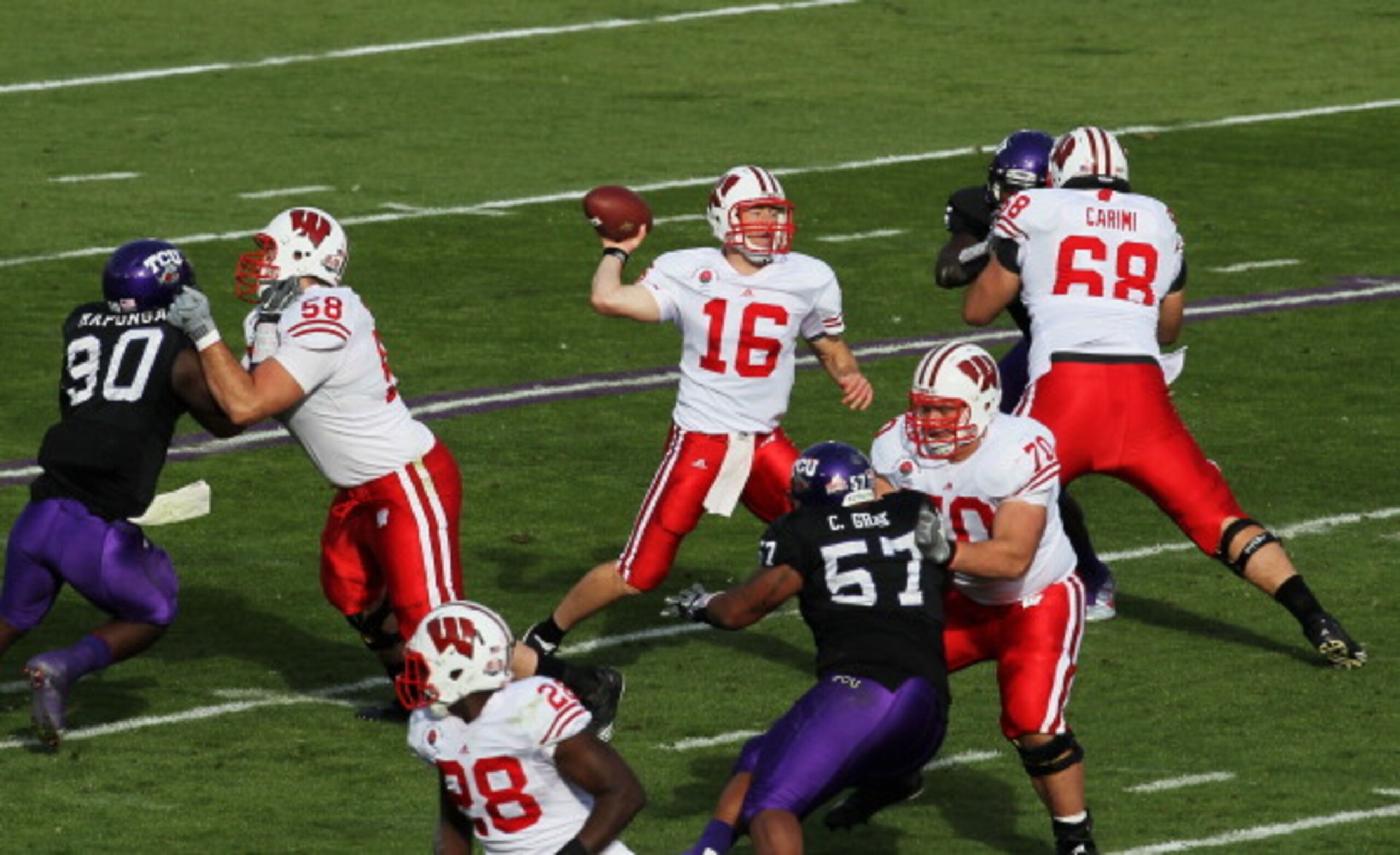 PASADENA, CA - JANUARY 01: Quarterback Scott Tolzien #16 of the Wisconsin Badgers looks to pass the ball against the TCU Horned Frogs during the 97th Rose Bowl game on January 1, 2011 in Pasadena, California. (Photo by Stephen Dunn/Getty Images) PASADENA, CA - JANUARY 01: Quarterback Scott Tolzien #16 of the Wisconsin Badgers looks to pass the ball against the TCU Horned Frogs during the 97th Rose Bowl game on January 1, 2011 in Pasadena, California. (Photo by Stephen Dunn/Getty Images)