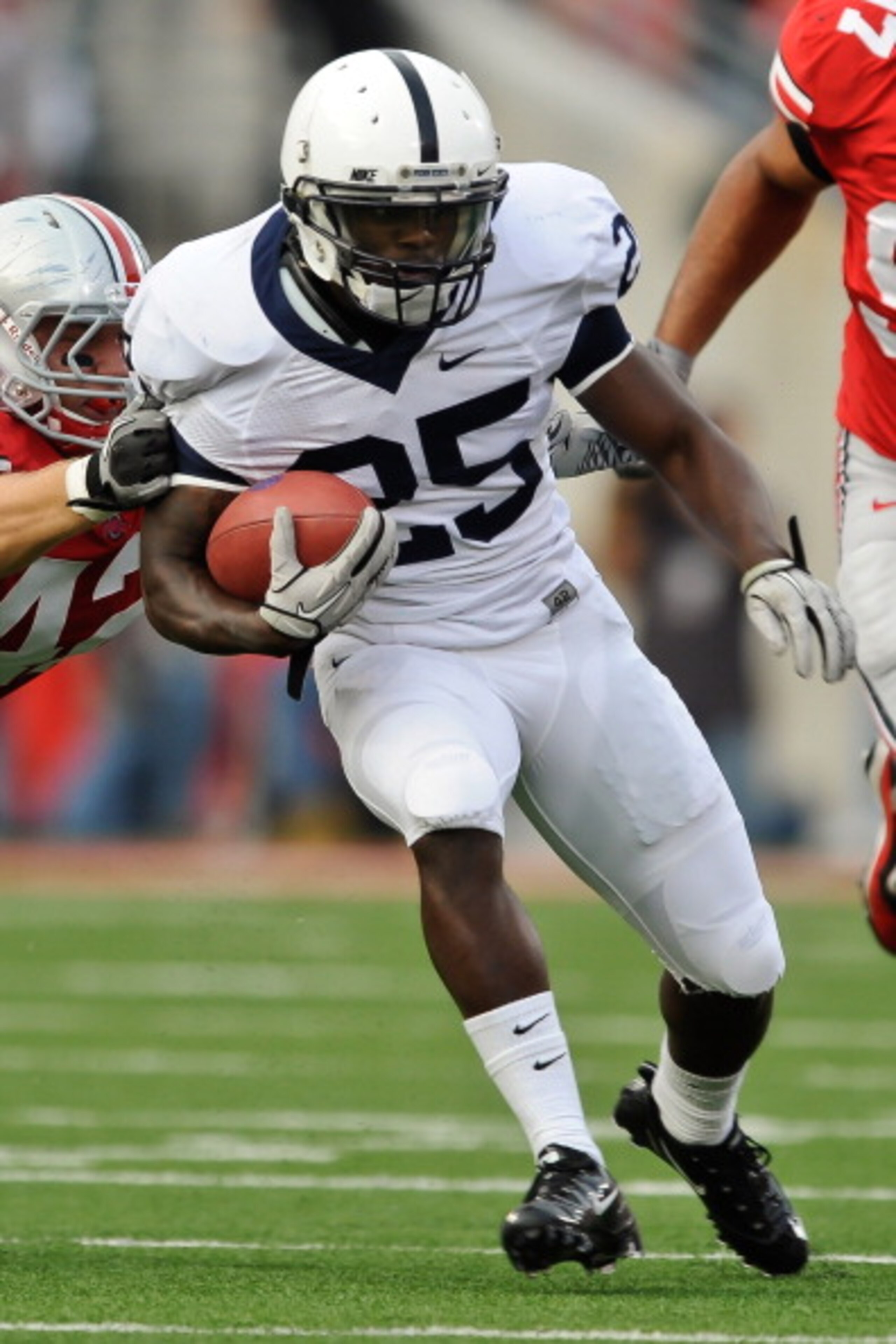 COLUMBUS, OH - NOVEMBER 13:  Silas Redd #25 of the Penn State Nittany Lions runs with the ball against the Ohio State Buckeyes at Ohio Stadium on November 13, 2010 in Columbus, Ohio.  (Photo by Jamie Sabau/Getty Images)