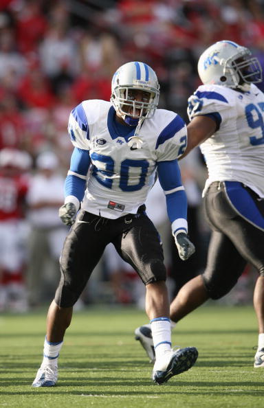 LOUISVILLE, KY - OCTOBER 18: Jeremy Kellem #20 of the Middle Tennessee Blue Raiders celebrates against the Louisville Cardinals during the game at Papa John's Cardinal Stadium on October 18, 2008 in Louisville, Kentucky. Louisville defeated Middle Tenne LOUISVILLE, KY - OCTOBER 18: Jeremy Kellem #20 of the Middle Tennessee Blue Raiders celebrates against the Louisville Cardinals during the game at Papa John's Cardinal Stadium on October 18, 2008 in Louisville, Kentucky. Louisville defeated Middle Tenne