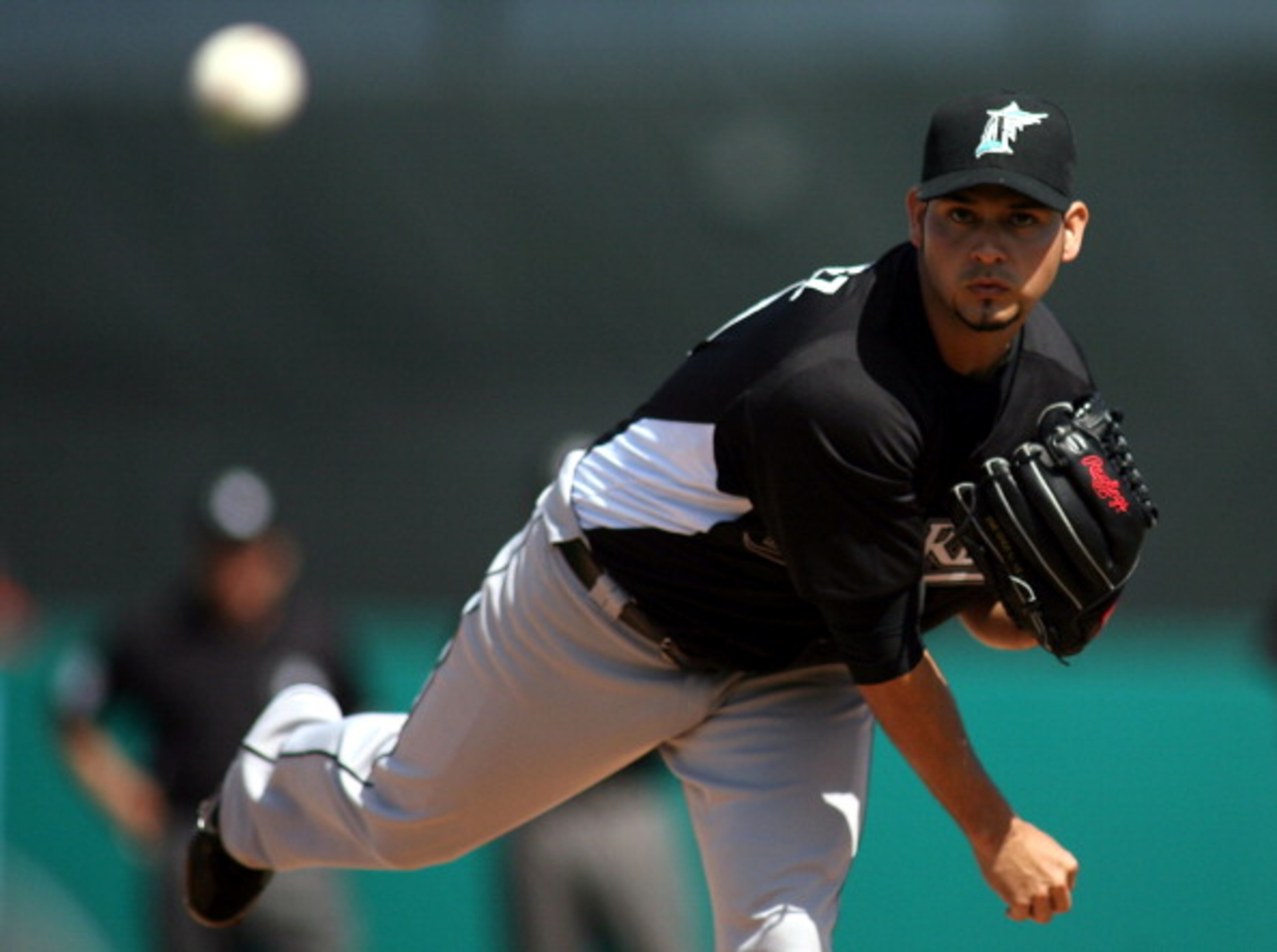 JUPITER, FL - FEBRUARY 28:  Pitcher Anibal Sanchez #19 of the Florida Marlins throws against the St. Louis Cardinals at Roger Dean Stadium on February 28, 2011 in Jupiter, Florida.  (Photo by Marc Serota/Getty Images)