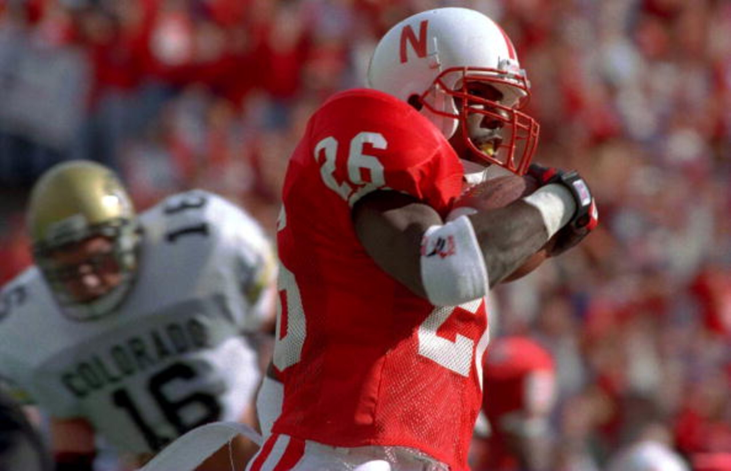 29 OCT 1994:  NEBERASKA I BACK CLINTON CHILDS SCAMPERS INTO THE ENDZONE AS COLORADO INSIDE LINEBACKER MATT RUSSELL, #16, CHASES TO PUT THE CORNHUSKERS UP 17-0 IN THE SECOND QUARTER DURING THEIR 24-7 VICTORY OVER THE COLORADO BUFFALOS. Mandatory Credit: To