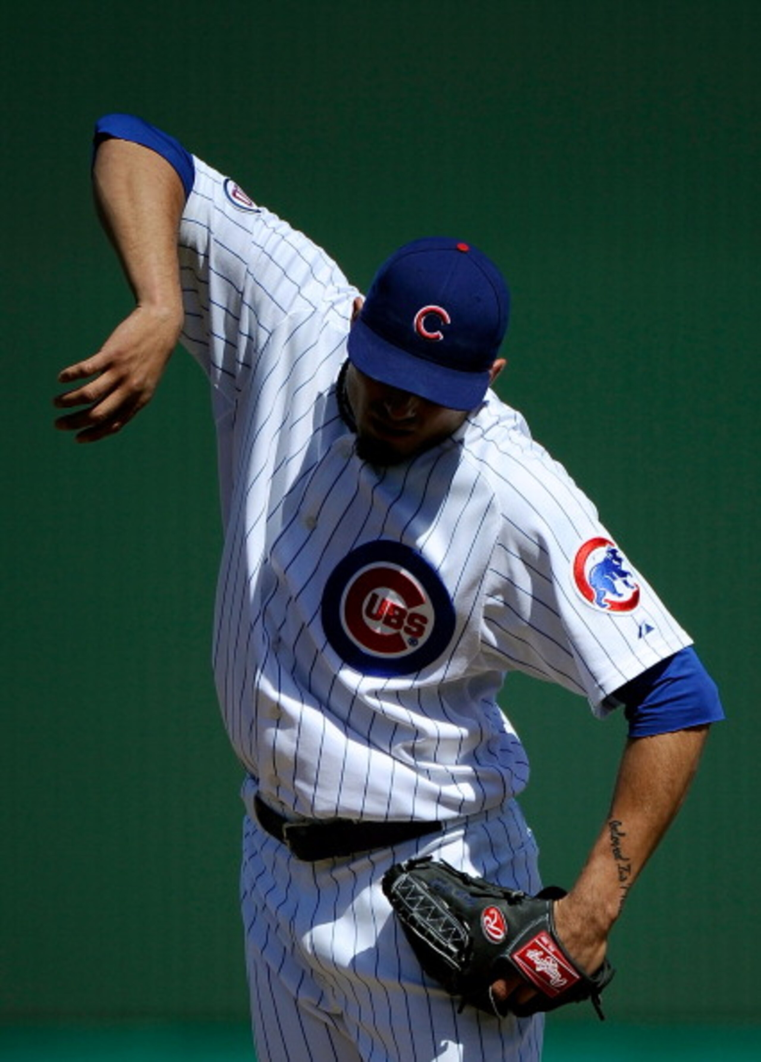 MESA, AZ - MARCH 09:  Matt Garza #17 of the Chicago Cubs loosens up against the Kansas City Royals during the spring training baseball game at HoHoKam Stadium on March 9, 2011 in Mesa, Arizona.  (Photo by Kevork Djansezian/Getty Images)