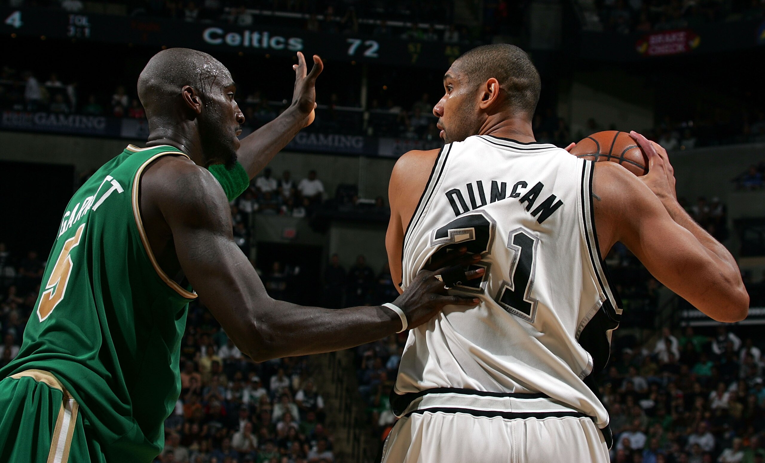 SAN ANTONIO - MARCH 17: Forward Tim Duncan #21 of the San Antonio Spurs moves the ball against Kevin Garnett #5 of the Boston Celtics at AT&T Center March 17, 2008 in San Antonio, Texas. NOTE TO USER: User expressly acknowledges and agrees that, by down SAN ANTONIO - MARCH 17: Forward Tim Duncan #21 of the San Antonio Spurs moves the ball against Kevin Garnett #5 of the Boston Celtics at AT&T Center March 17, 2008 in San Antonio, Texas. NOTE TO USER: User expressly acknowledges and agrees that, by down