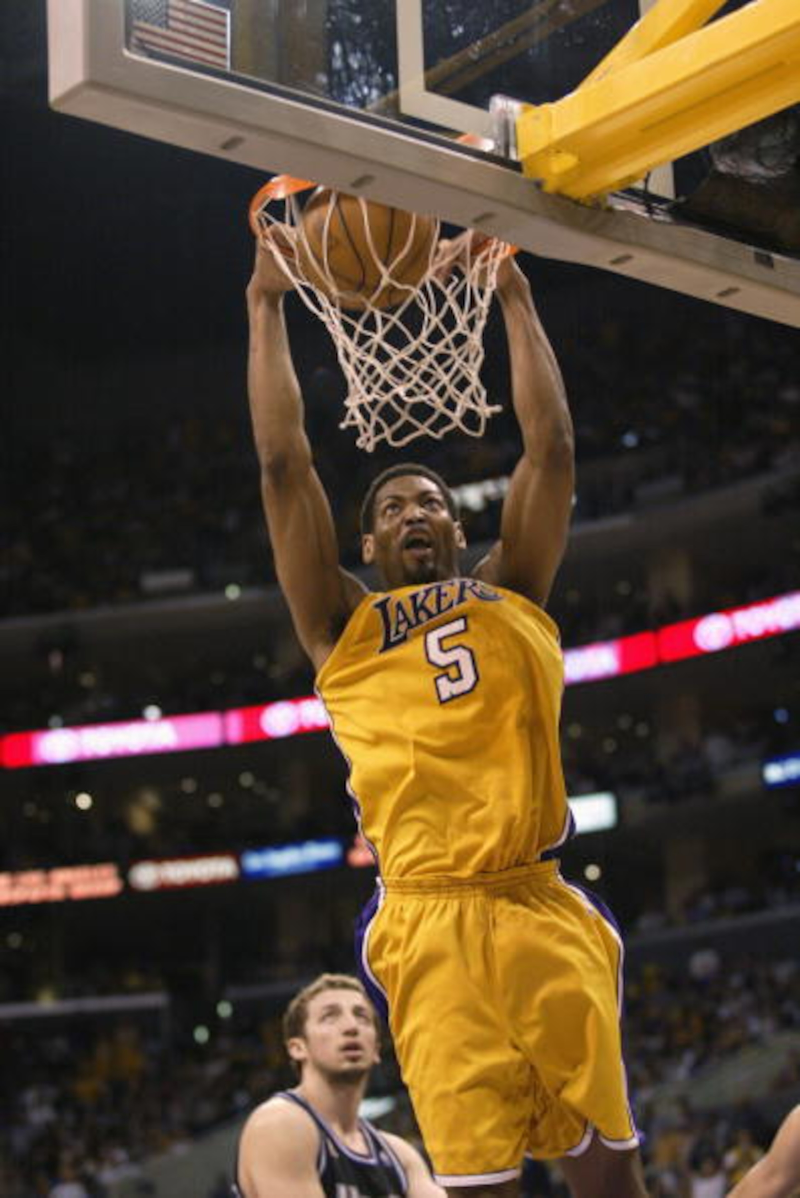 LOS ANGELES - MAY 26:  Robert Horry #5 of the Los Angeles Lakers slam dunks in Game four of the Western Conference Finals against the Sacramento Kings during the 2002 NBA Playoffs at Staples Center in Los Angeles, California on May 26, 2002.  The Lakers w