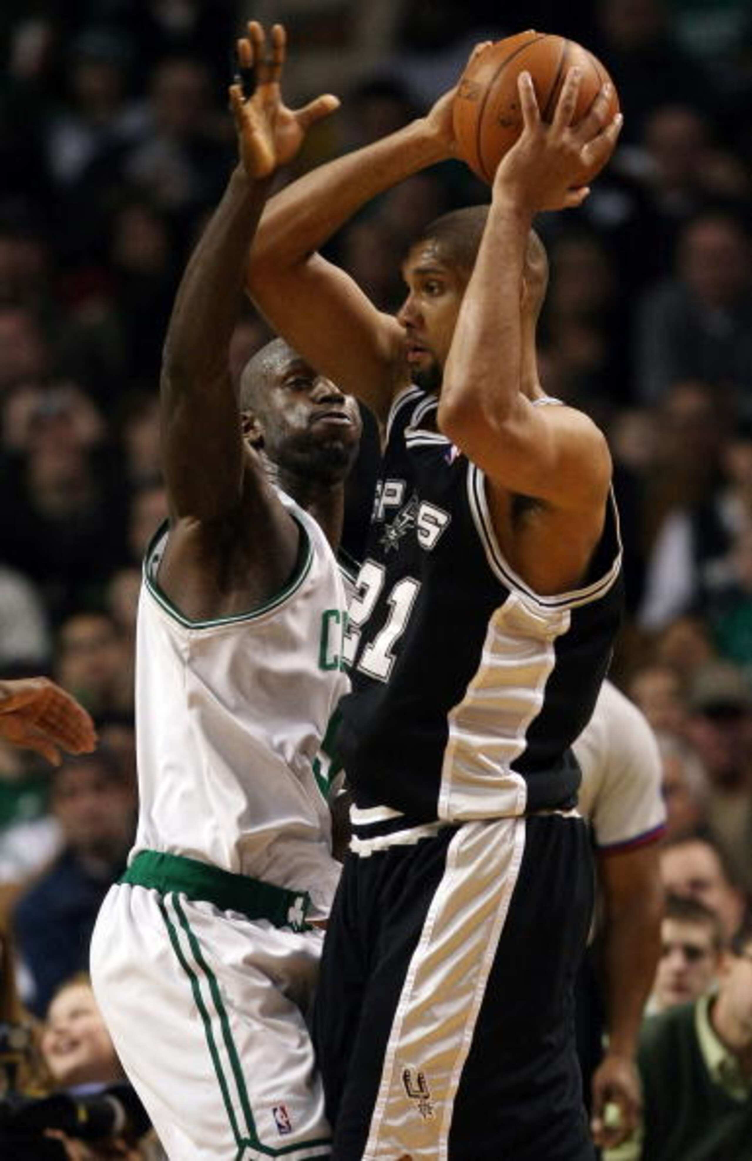 BOSTON - FEBRUARY 08: Kevin Garnett #5 of the Boston Celtics puts the pressure on Tim Duncan #21 of the San Antonio Spurs on February 8, 2009 at TD Banknorth Garden in Boston, Massachusetts. The Spurs defeated the Celtics 105-99. NOTE TO USER: User expr BOSTON - FEBRUARY 08: Kevin Garnett #5 of the Boston Celtics puts the pressure on Tim Duncan #21 of the San Antonio Spurs on February 8, 2009 at TD Banknorth Garden in Boston, Massachusetts. The Spurs defeated the Celtics 105-99. NOTE TO USER: User expr