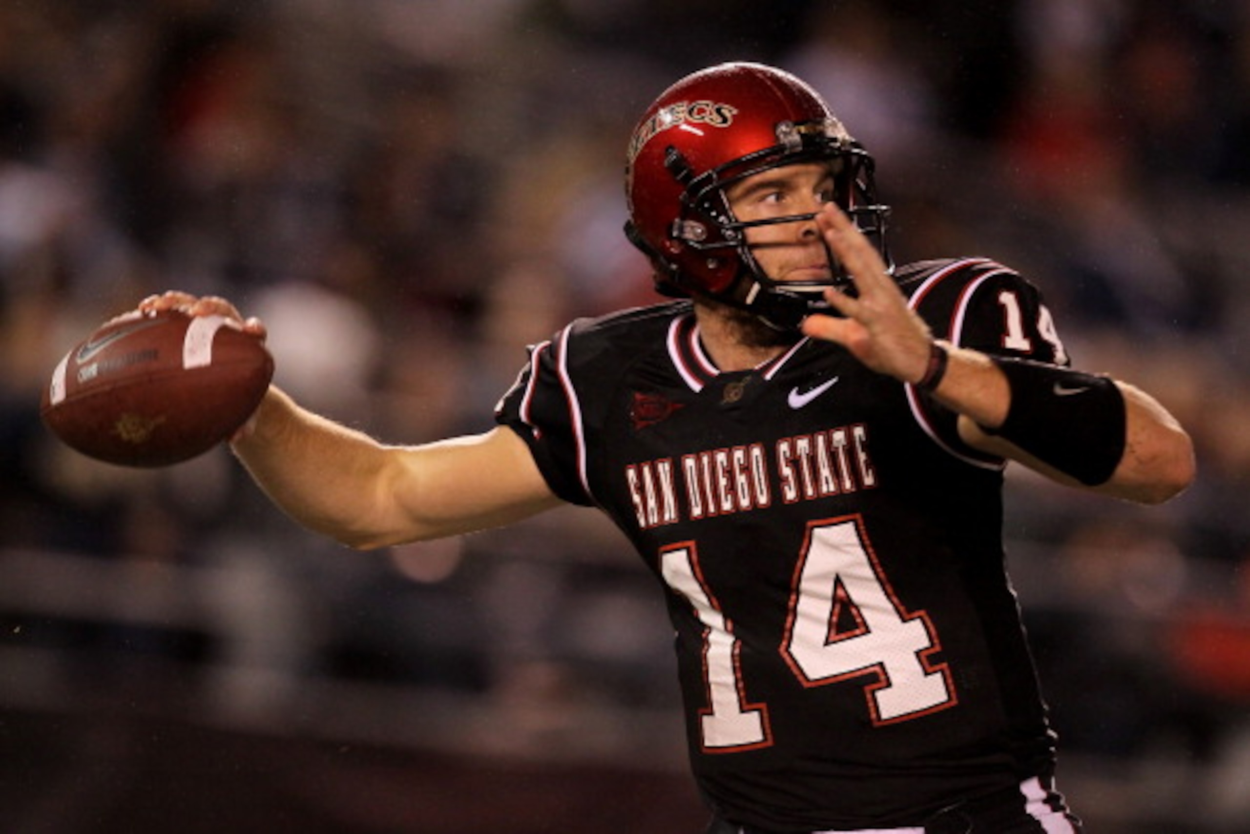 SAN DIEGO - NOVEMBER 20: Quarterback Ryan Lindley #14 of the San Deigo State Aztecs throws a pass against the Utah Utes at Qualcomm Stadium on November 20, 2010 in San Diego, California.  (Photo by Stephen Dunn/Getty Images)