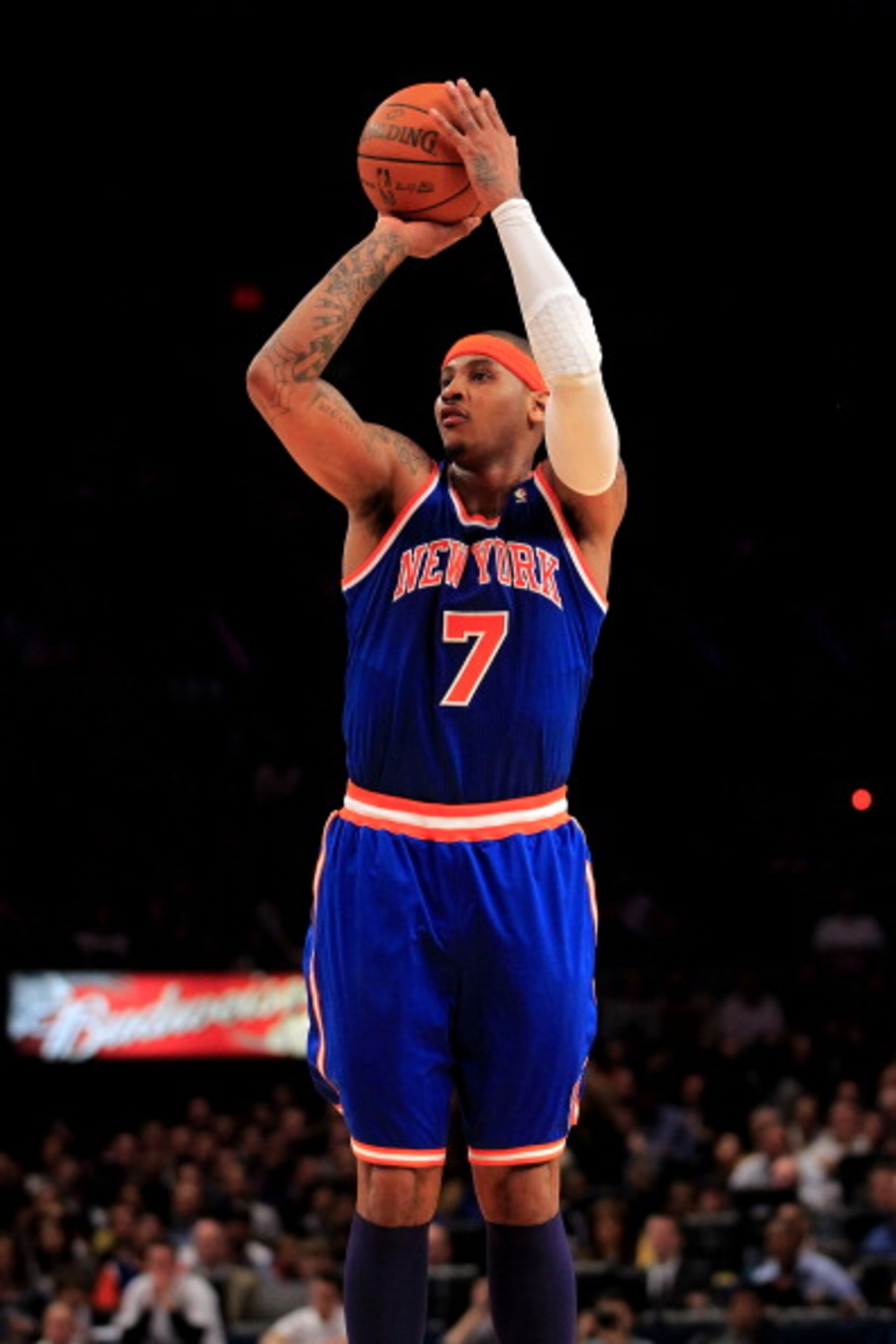 NEW YORK, NY - FEBRUARY 23:  Carmelo Anthony #7 of the New York Knicks shoots against the Milwaukee Bucks at Madison Square Garden on February 23, 2011 in New York City. NOTE TO USER: User expressly acknowledges and agrees that, by downloading and/or usin