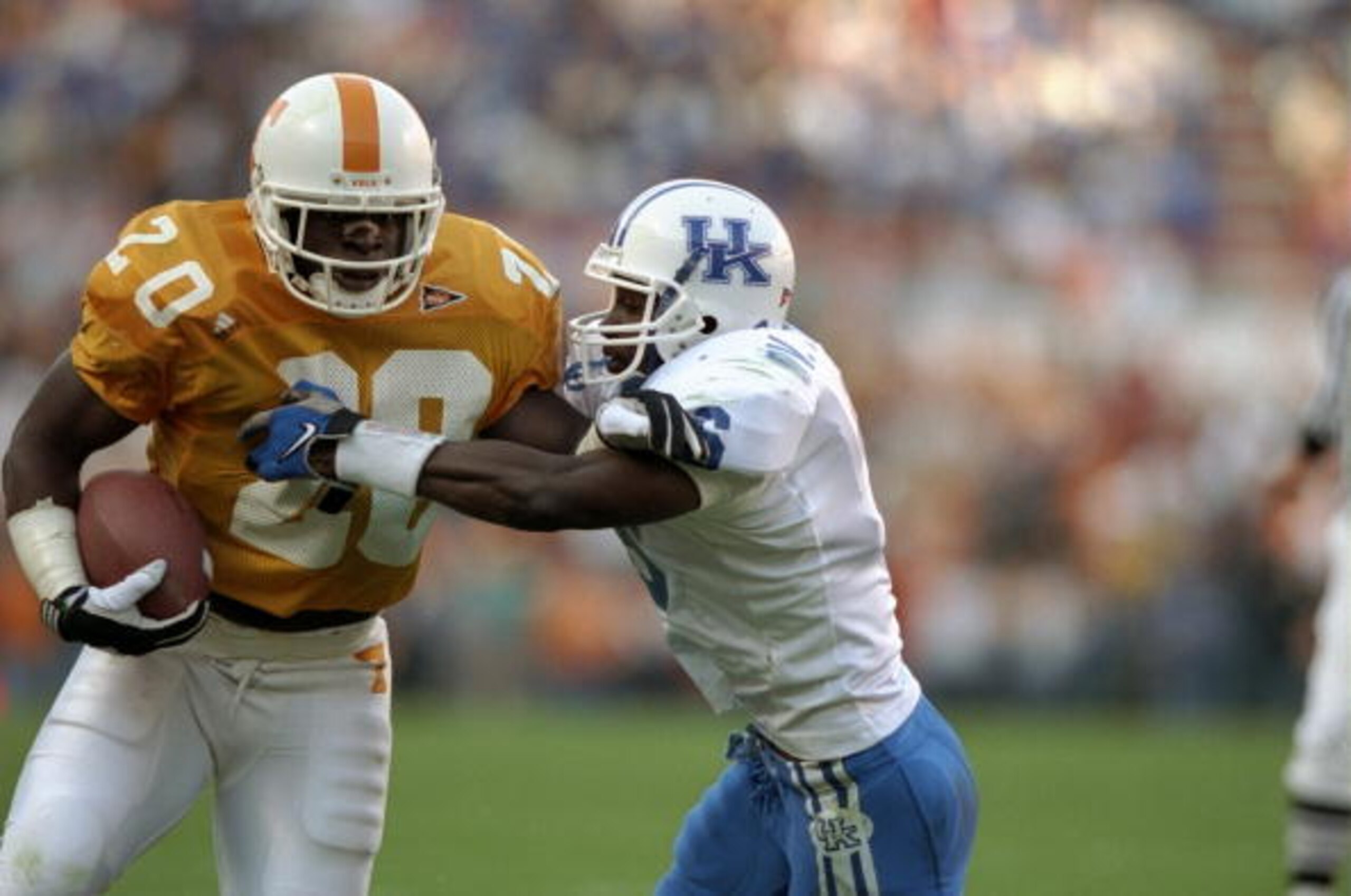 21 Nov 1998:  Running back Travis Henry #20 of the Tennessee Volunteers, left, in action during a game against the Kentucky Wildcats at Neyland Stadium in Knoxville, Tennessee. Tennessee defeated Kentucky 59-21. Mandatory Credit: Allsport/Allsport