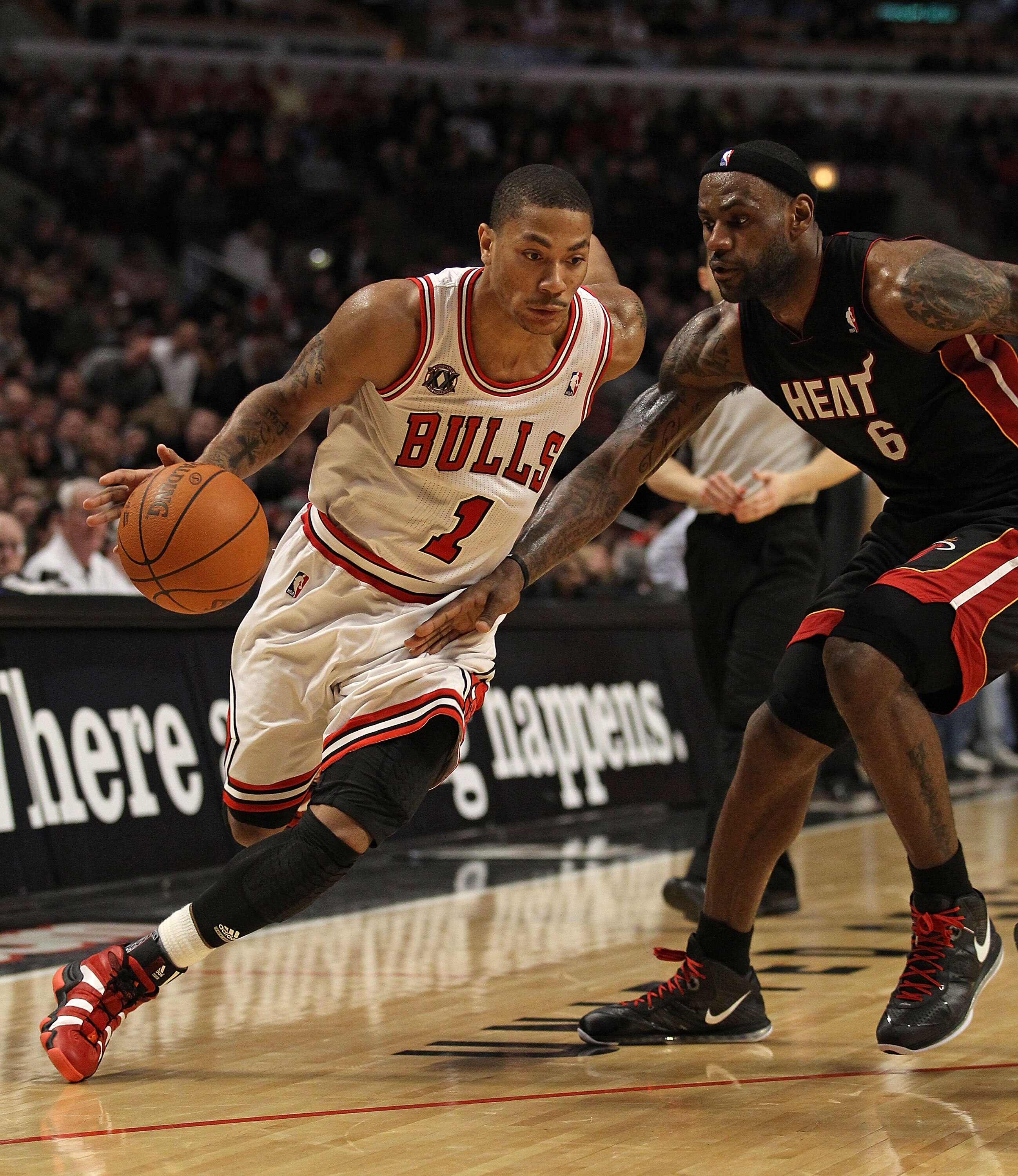 CHICAGO, IL - FEBRUARY 24: Derrick Rose #1 of the Chicago Bulls drives against LeBron James #6 of the Miami Heat at the United Center on February 24, 2011 in Chicago, Illinois. The Bulls defeated the Heat 93-89. NOTE TO USER: User expressly acknowledges a