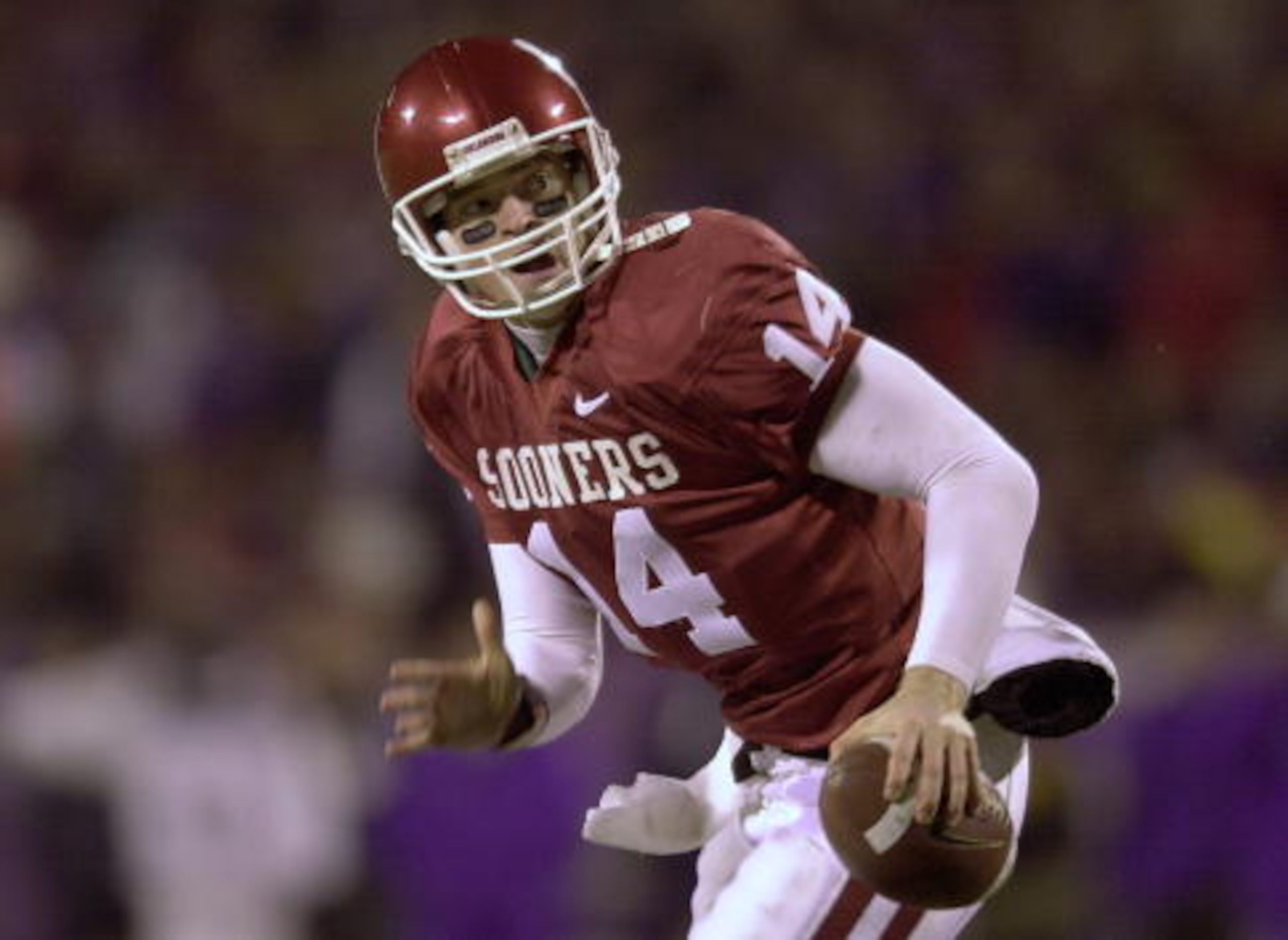 2 Dec 2000: Quarterback Josh Heupel #14 of the Oklahoma Sooners carries the ball in for a touchdown against th Kansas State Wildcats during the Big 12 Championship Game at Arrowhead Stadium in Kansas City, Missouri. Oklahoma won 27-24. DIGITAL IMAGE. Mand