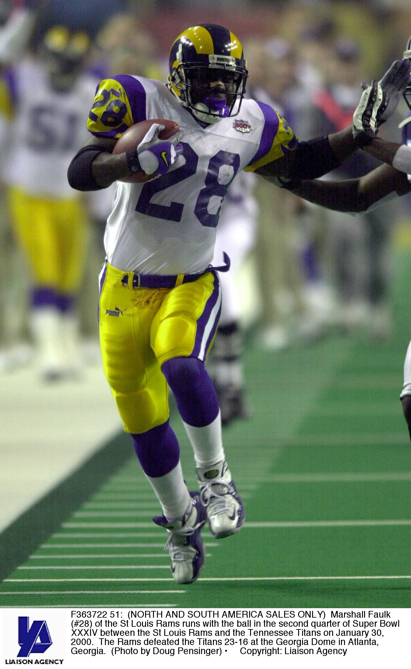 F363722 51: (NORTH AND SOUTH AMERICA SALES ONLY) Marshall Faulk (#28) of the St Louis Rams runs with the ball in the second quarter of Super Bowl XXXIV between the St Louis Rams and the Tennessee Titans on January 30, 2000. The Rams defeated the Titans 23