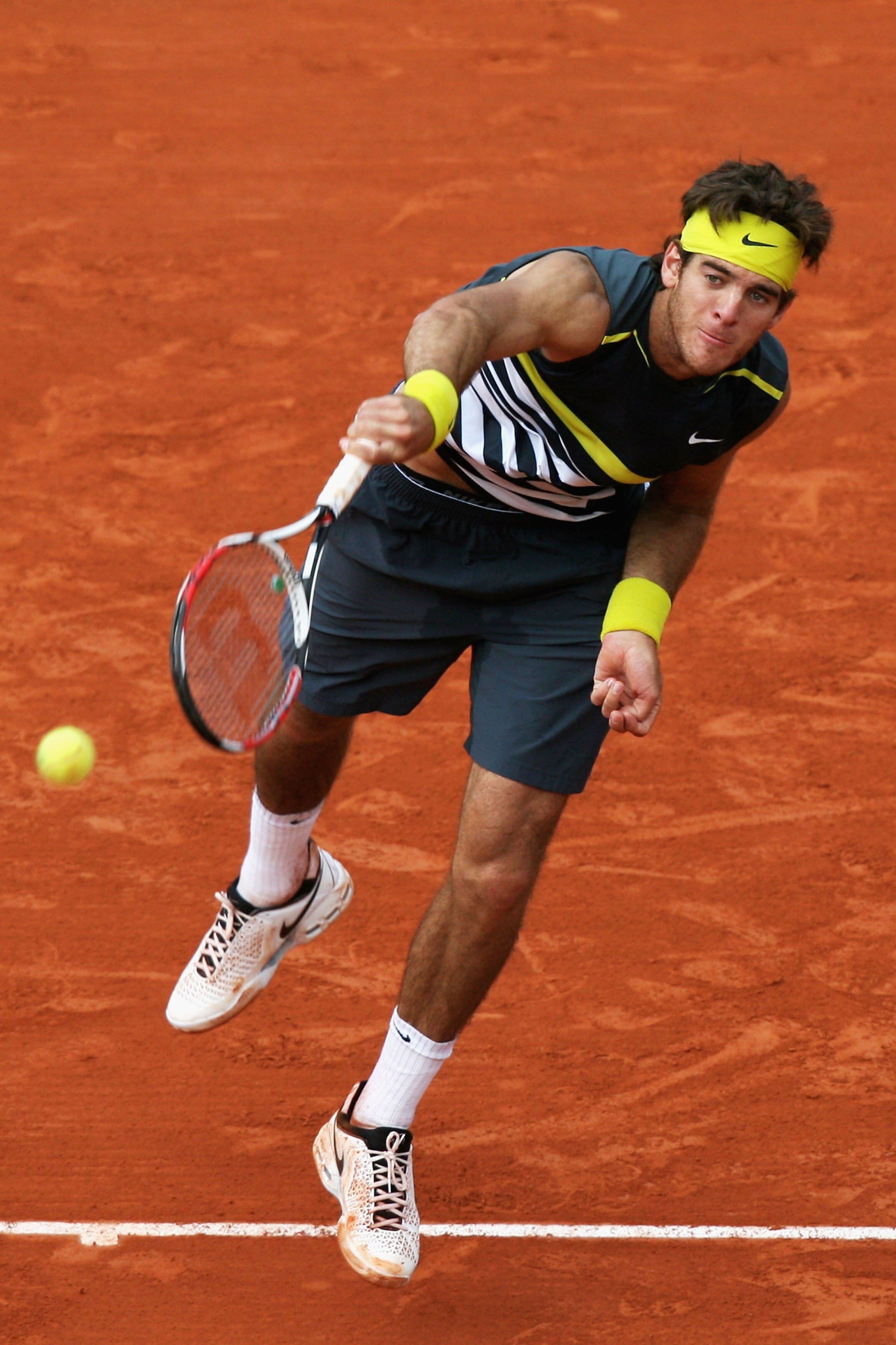 PARIS - JUNE 03:  Juan Martin Del Potro of Argentina serves during the Men's Singles Quarter Final match against Tommy Robredo of Spain on day eleven of the French Open at Roland Garros on June 3, 2009 in Paris, France.  (Photo by Matthew Stockman/Getty I