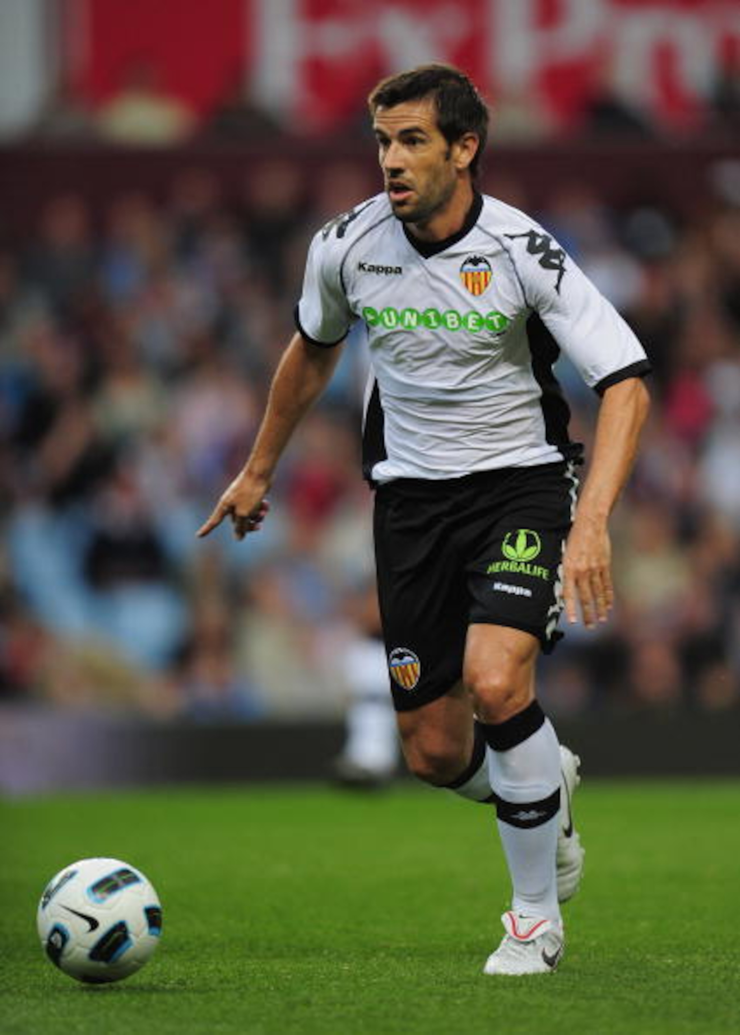 BIRMINGHAM, ENGLAND - AUGUST 06:  David Albelda Aliques of Valencia in action during the friendly match between Aston Villa and Valencia at Villa Park on August 6, 2010 in Birmingham, England.  (Photo by Shaun Botterill/Getty Images)