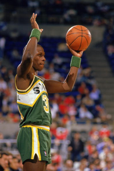 1987:  Xavier McDaniel #34 of the Seattle Supersonics looks to inbound the ball during a game in the 1987-1988 NBA season. (Photo by Otto Greule Jr/Getty Images)