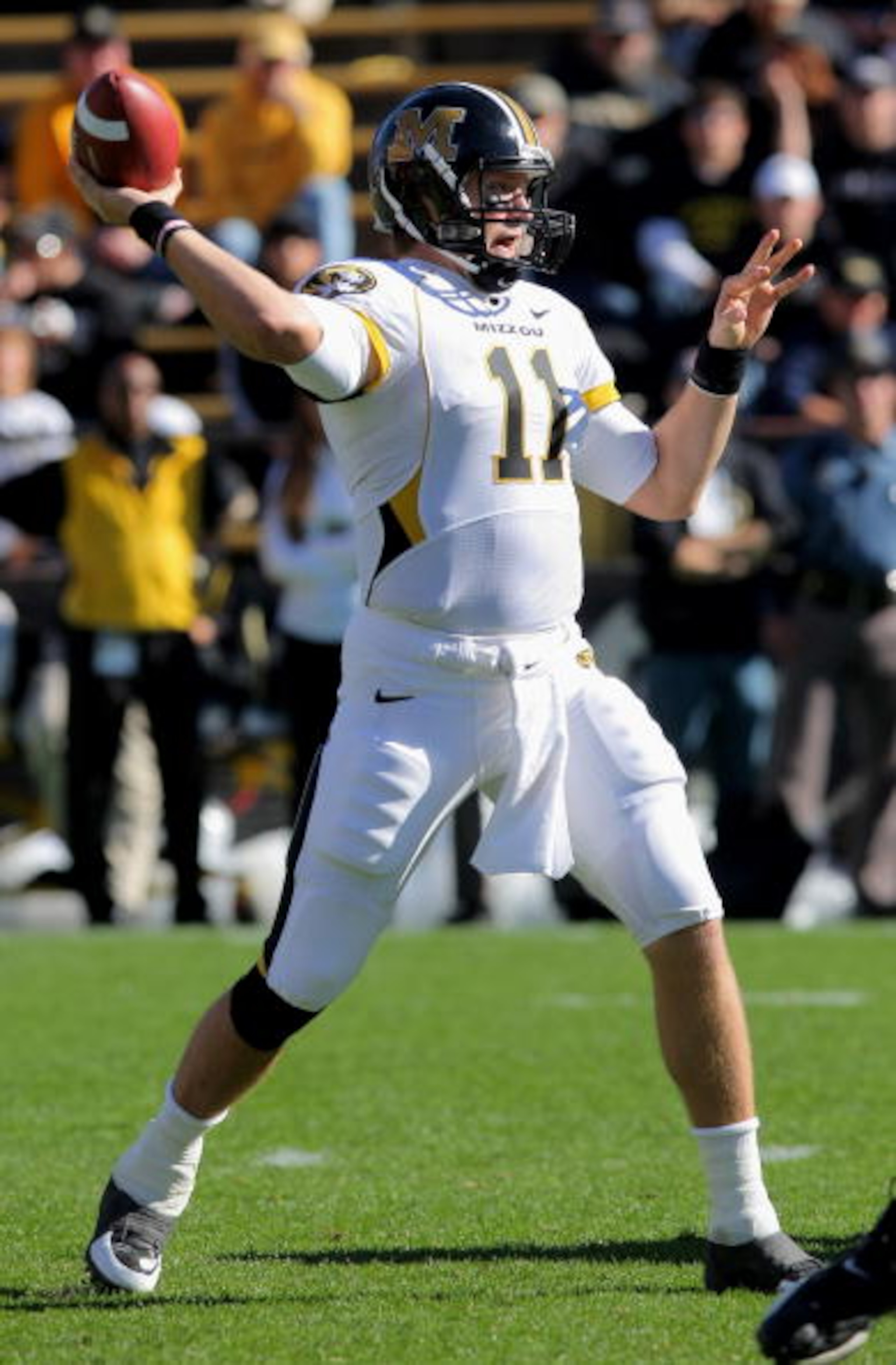 BOULDER, CO - OCTOBER 31:  Quarterback Blaine Gabbert #11 of the Missouri Tigers delivers a pass against the Colorado Buffaloes at Folsom Field on October 31, 2009 in Boulder, Colorado.  (Photo by Doug Pensinger/Getty Images)