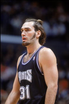 27 Jan 2001:  Scott Pollard #31 of the Sacramento Kings looks on during the game against the Los Angeles Clippers at the STAPLES Center in Los Angeles, California.  The Kings defeated the Clippers 101-89.  NOTE TO USER: It is expressly understood that the