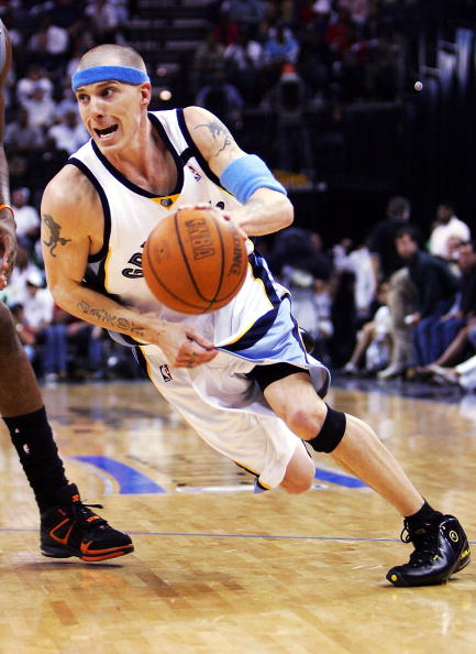 MEMPHIS, TN - MAY 1:  Jason Williams #2 of the Memphis Grizzlies drive around Amare Stoudemire #32 of the Phoenix Suns in Game four of the Western Conference Quarterfinals against the Phoenix Suns during the 2005 NBA Playoffs at the FedExForum on May 1, 2