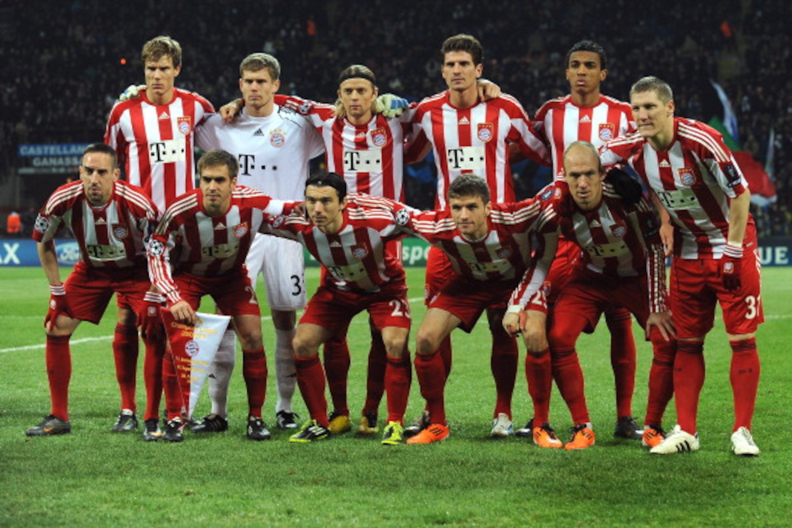MILAN, ITALY - FEBRUARY 23:  Team of FC Bayern Muenchen line up prior to the UEFA Champions League round of 16 first leg match between Inter Milan v FC Bayern Muenchen on February 23, 2011 in Milan, Italy.  (Photo by Valerio Pennicino/Getty Images)